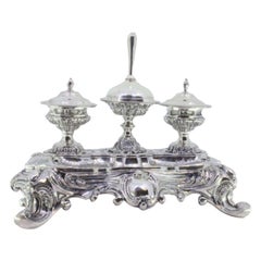 Relief silver inkwell with plant motifs, tanks 
four decorated feet