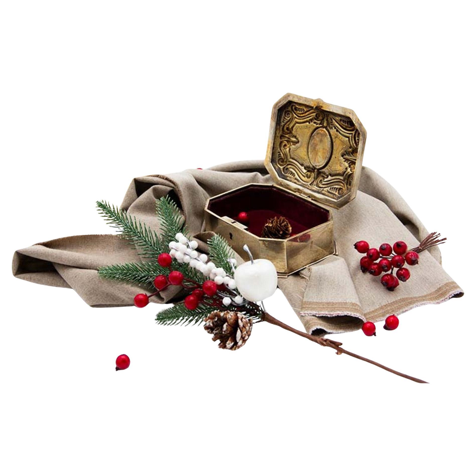 Relief silver jewelry box with beveled corners and Limoges gallant scene