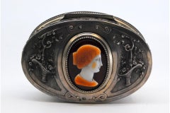 Relief silver jewelry box with flower baskets and cameo card