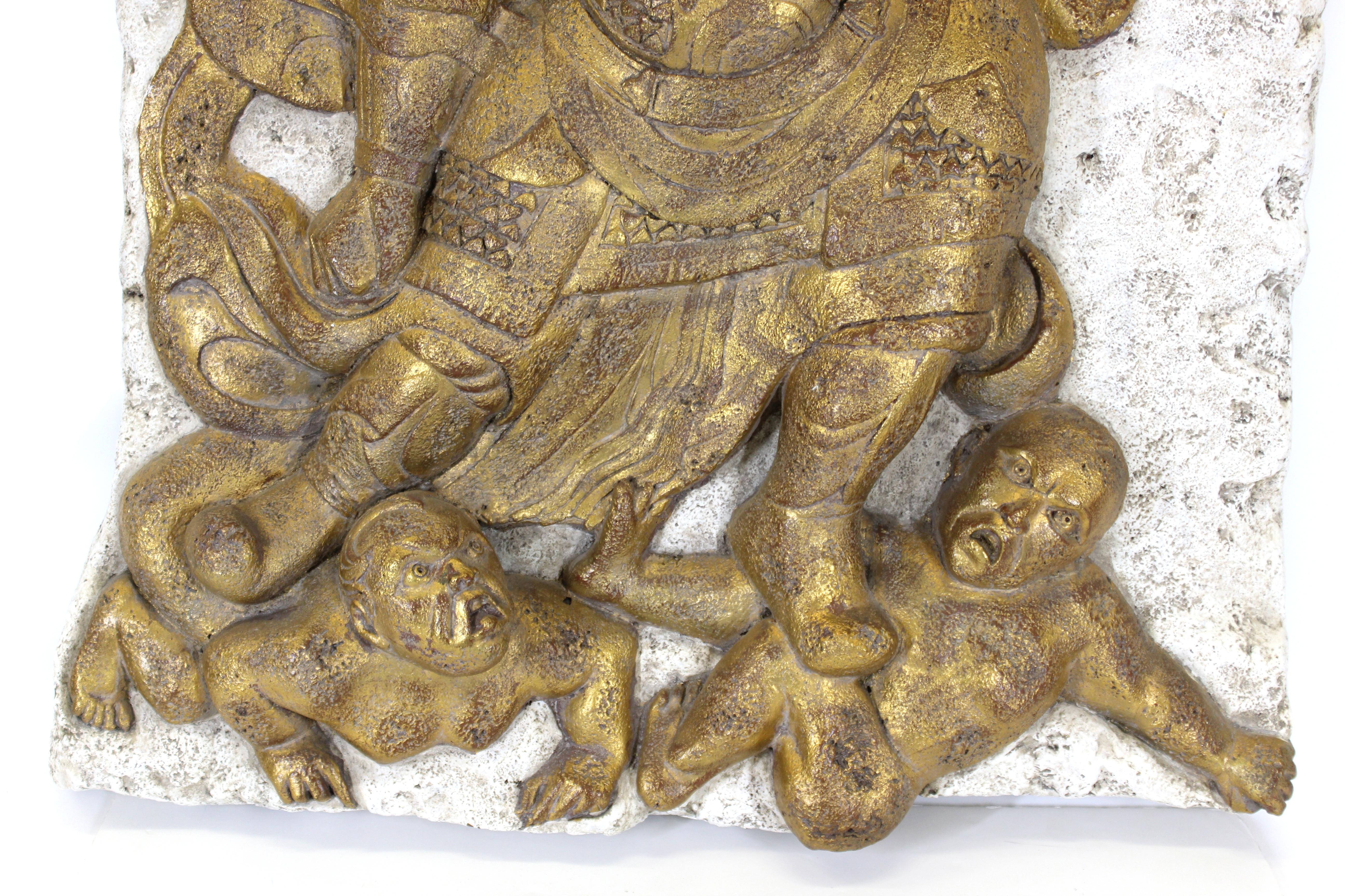 Mid-Century Modern Plaque chinoise de déesses sur les démons en vente
