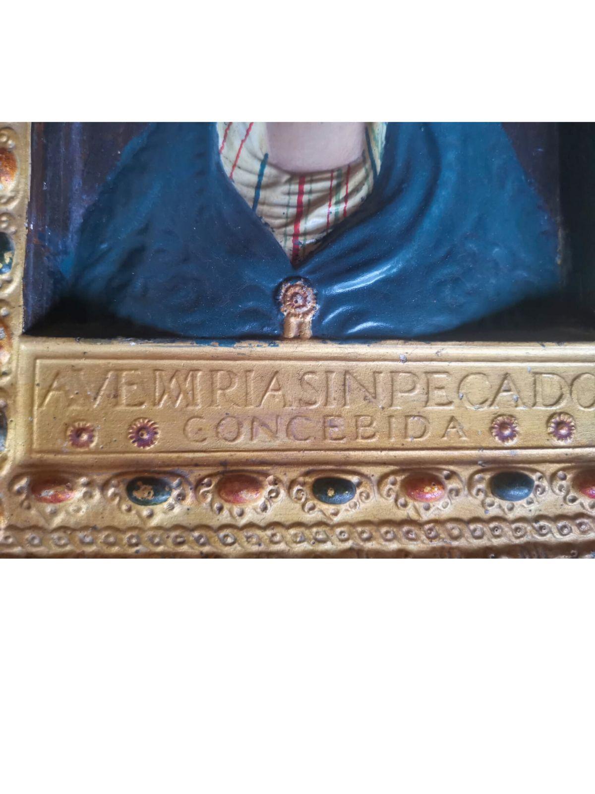 Mexican Relieve Virgen Maria. Carved and Gilded Frame in the Baroque Style For Sale