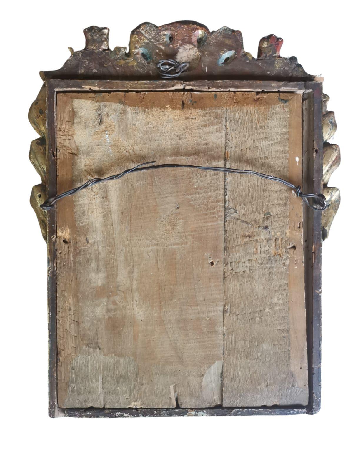 Relieve Virgen Maria. Carved and Gilded Frame in the Baroque Style In Good Condition For Sale In Mexico City, MX