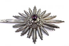 Relieved silver splendor with fake purple stone in cut form