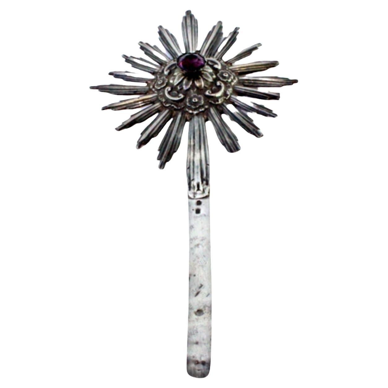 Relieved silver splendor with fake purple stone in cut form For Sale