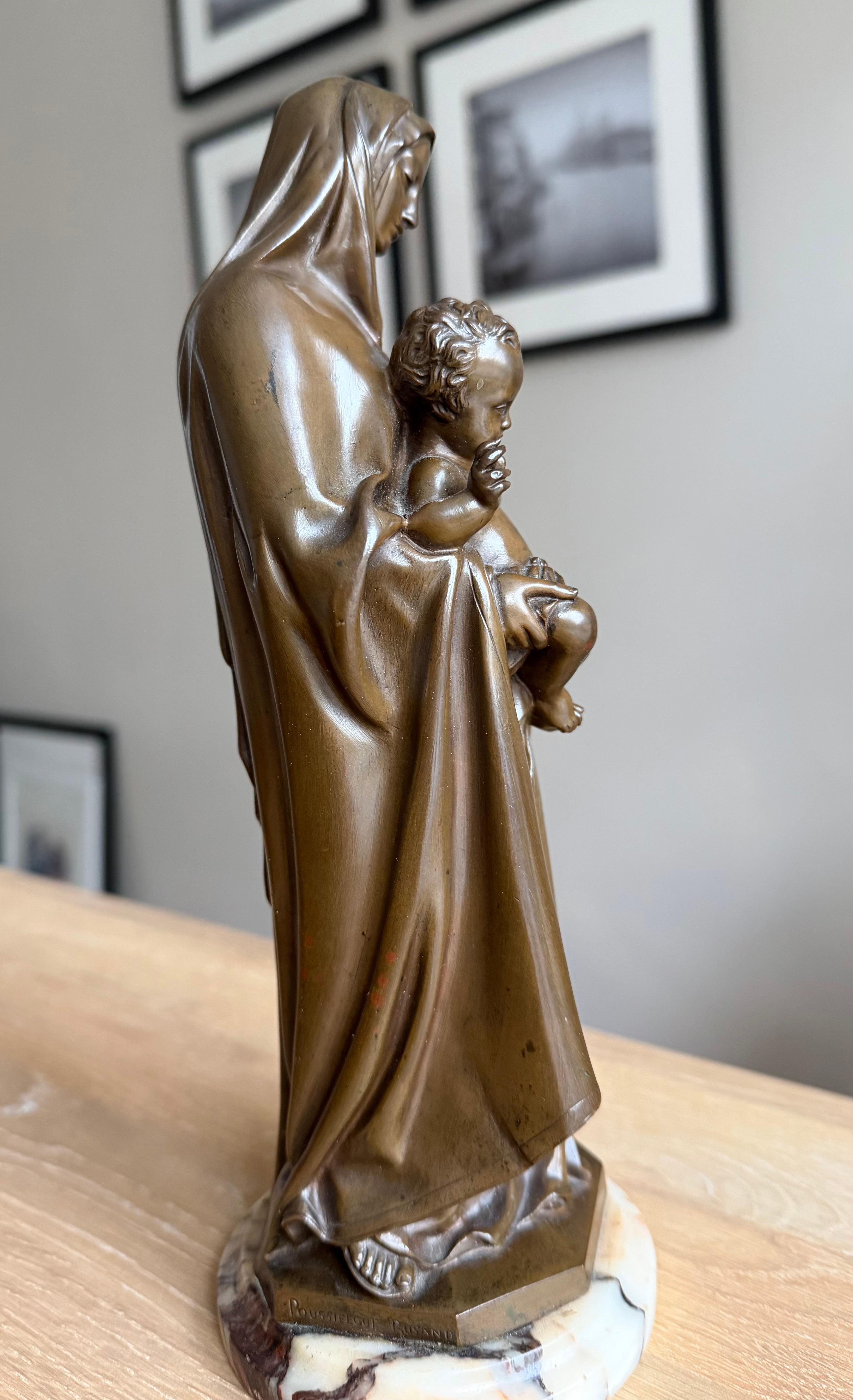 Sculpture religieuse Marie et Child en bronze fin, montée sur un socle en marbre Excellent état - En vente à Lisse, NL