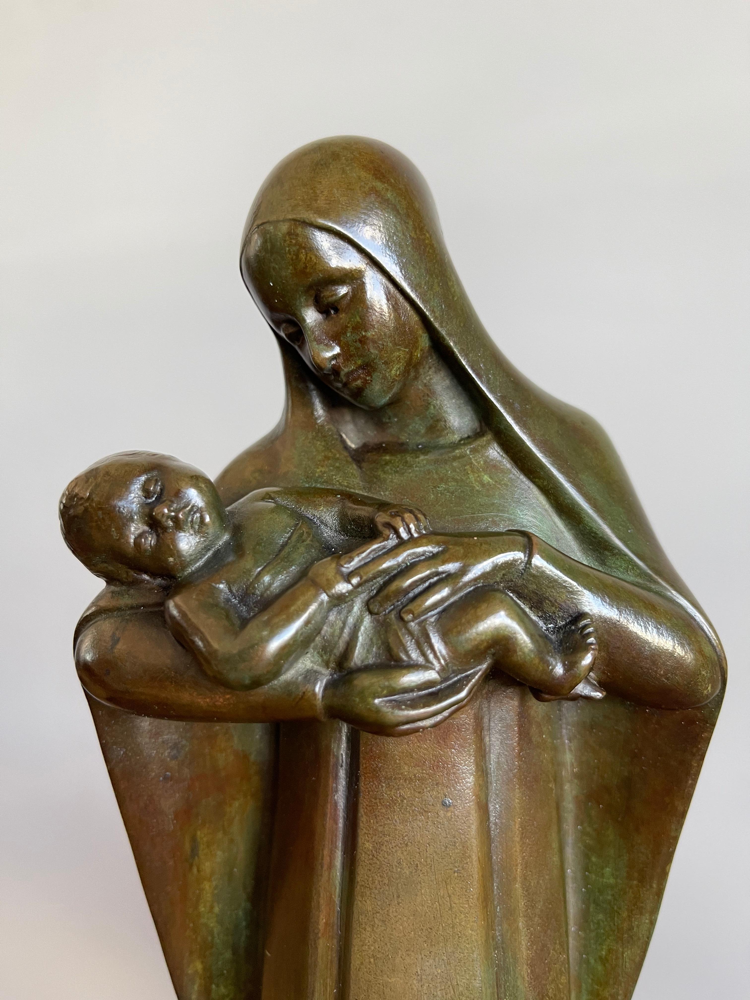 Religious Art Deco Fine Bronze Mary and Child Sculpture Mounted on an Onyx Base In Excellent Condition In Lisse, NL