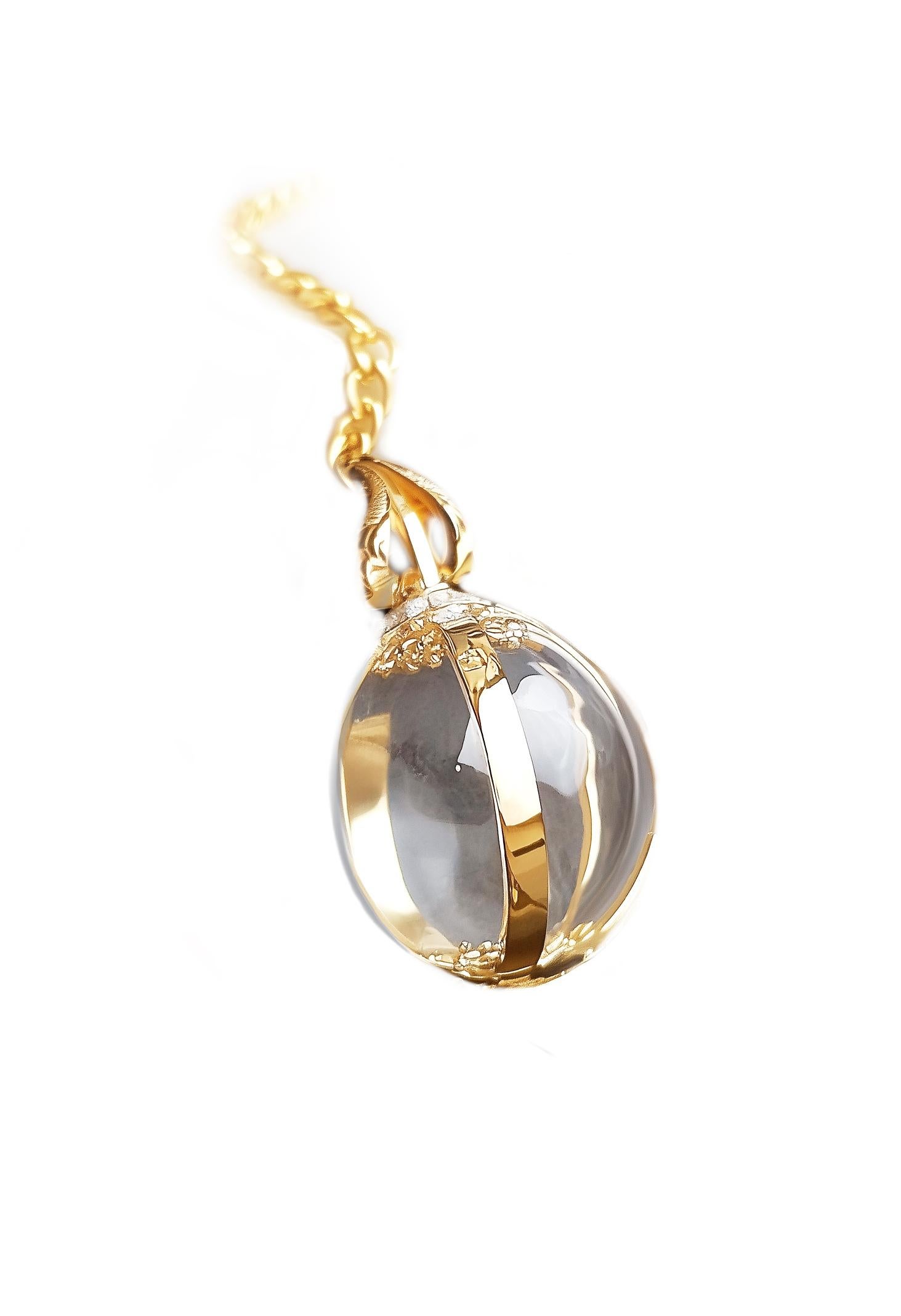 Religious Eighteen Karat Yellow Gold Pendant with Cabochon Quartz In New Condition For Sale In Berlin, DE