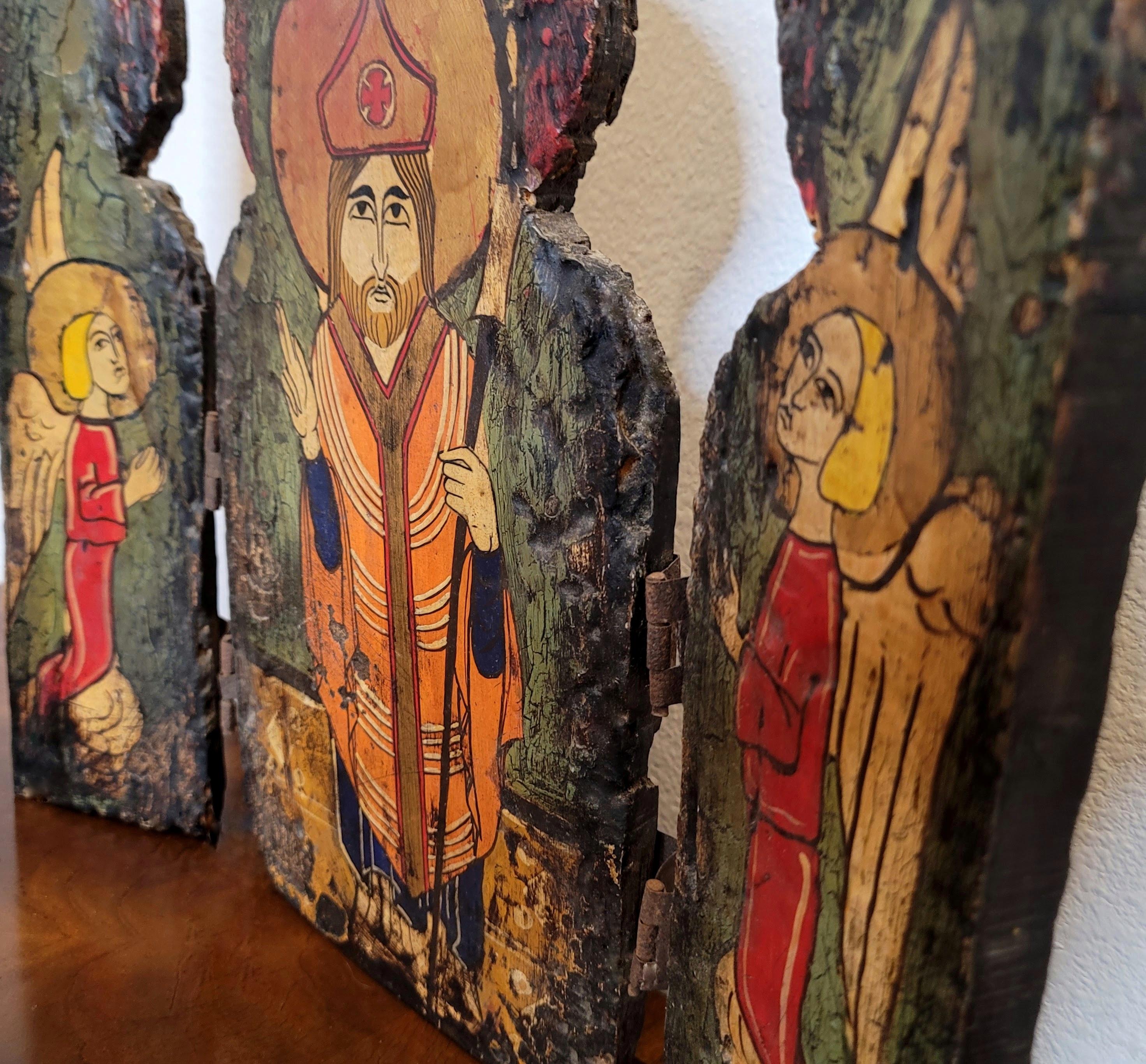 Antiguo Icono Religioso Tallado Pintado Policromo Icono Devocional Tríptico Arte Popular Tallado a mano en venta