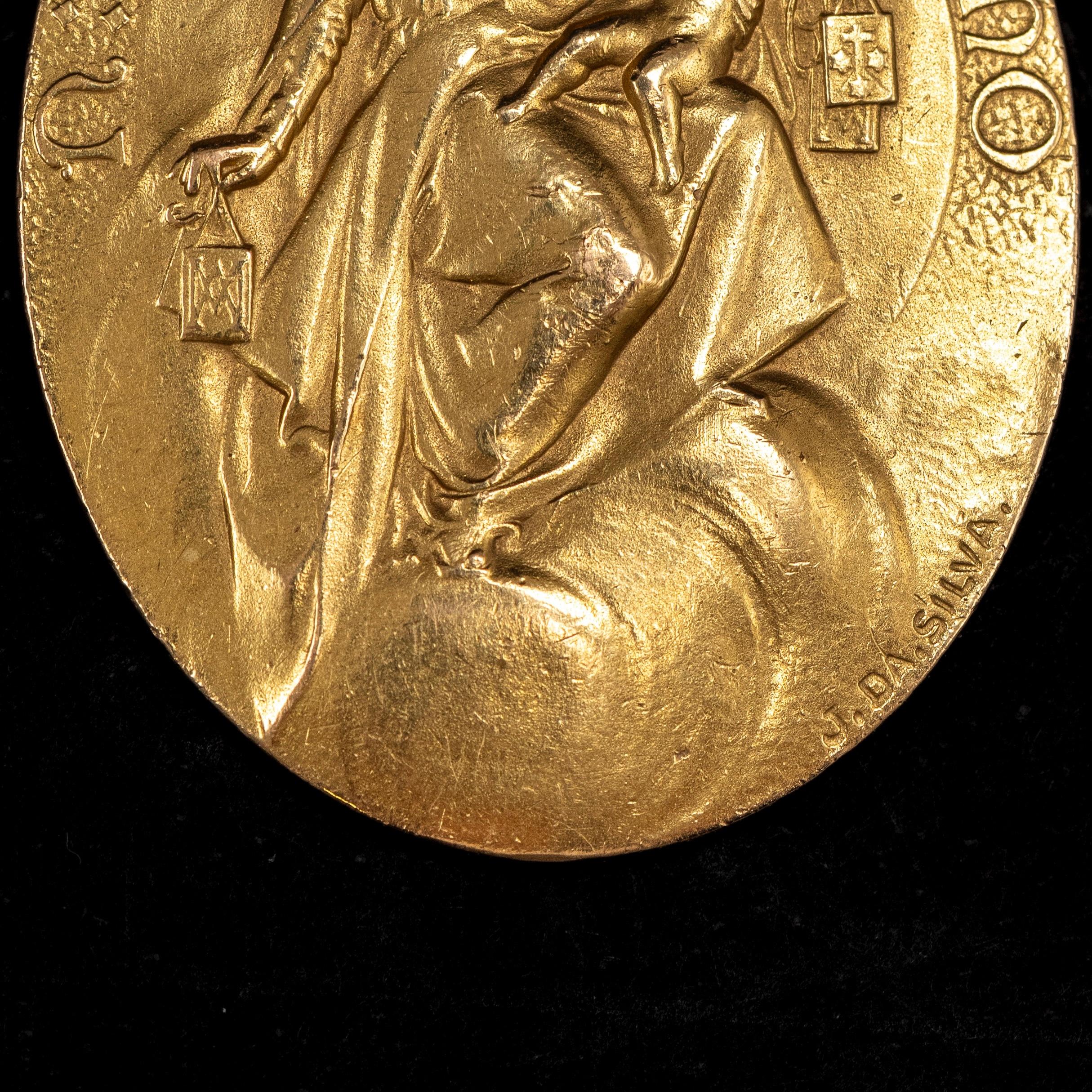 Pendentif Médaillon ovale Religieuse Madone Vierge Marie Christ Or Jaune 19.2K Bon état - En vente à Lisbon, PT