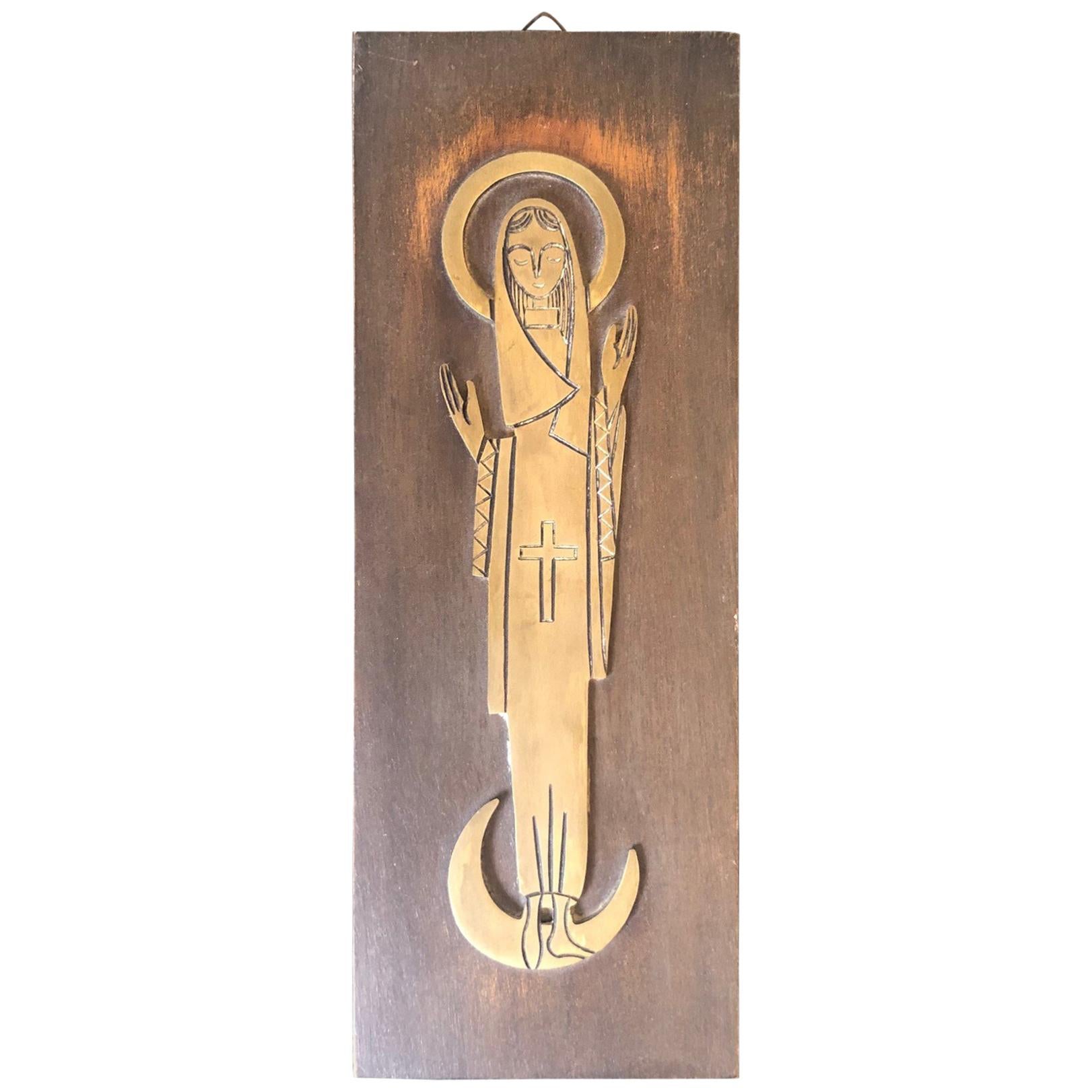 Plaque religieuse ou icône de Marie en laiton sur bois en vente