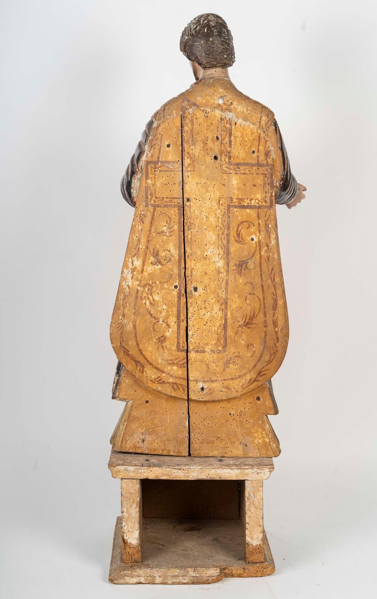 Sculpture religieuse en bois sculpté et polychromé, 19e siècle. Bon état - En vente à Saint-Ouen, FR