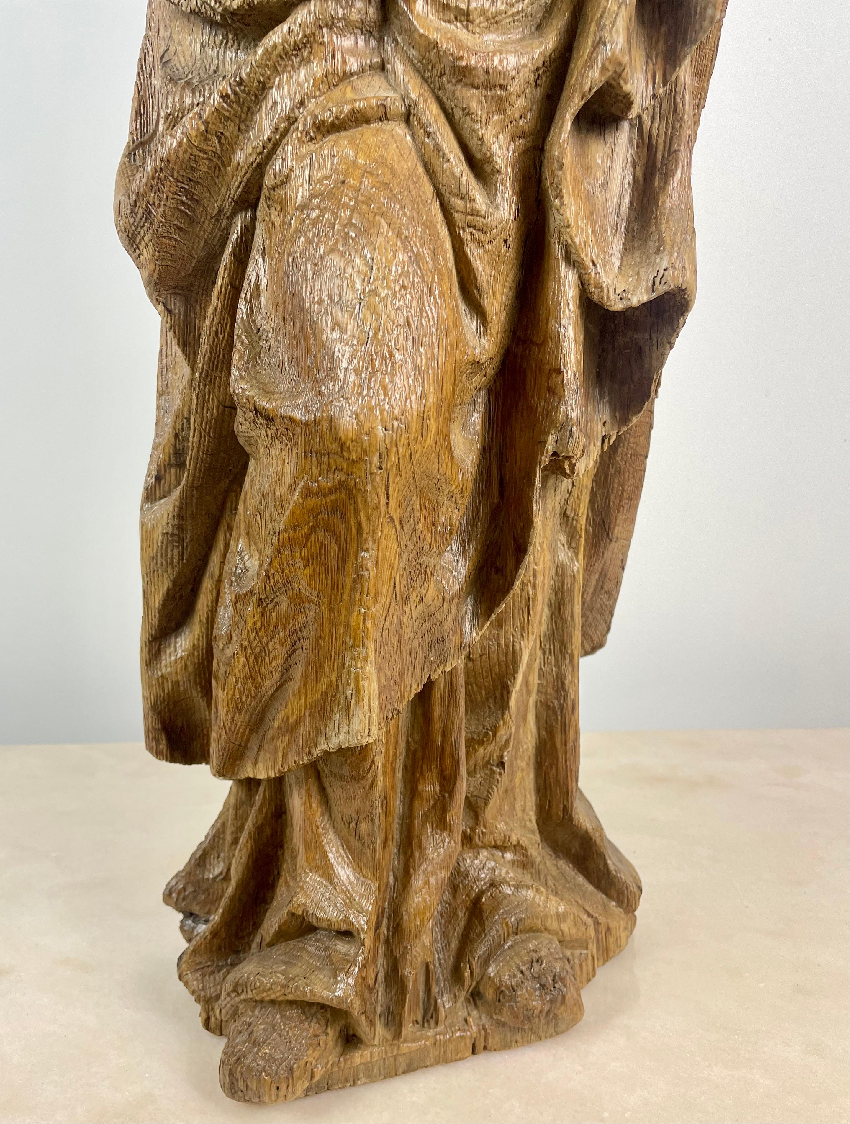 Religiöse Skulptur des Heiligen aus geschnitztem Naturholz, spätes 17. bis frühes 18. Jahrhundert Frankreich 4