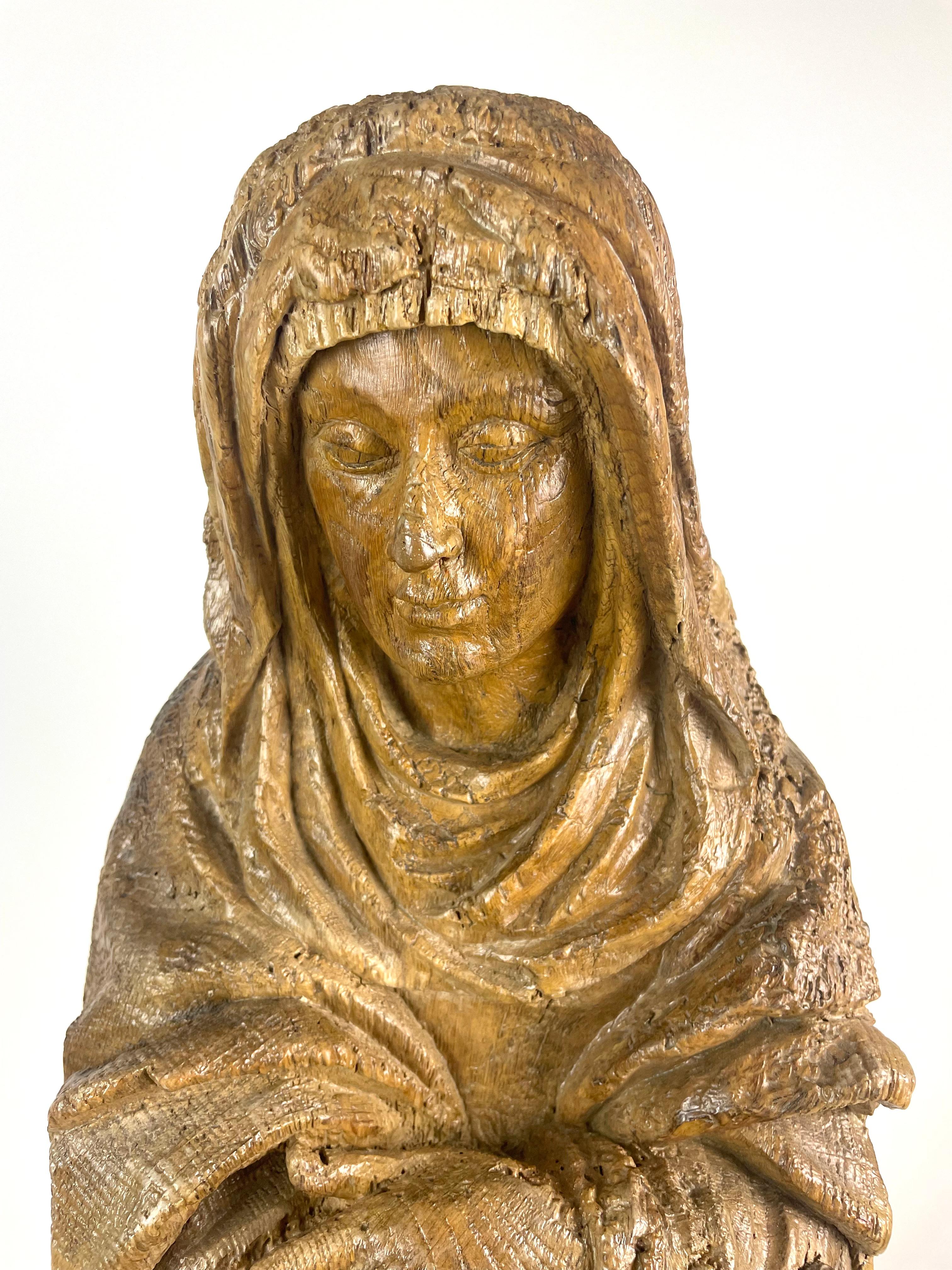 Religiöse Skulptur des Heiligen aus geschnitztem Naturholz, spätes 17. bis frühes 18. Jahrhundert Frankreich (Französisch)