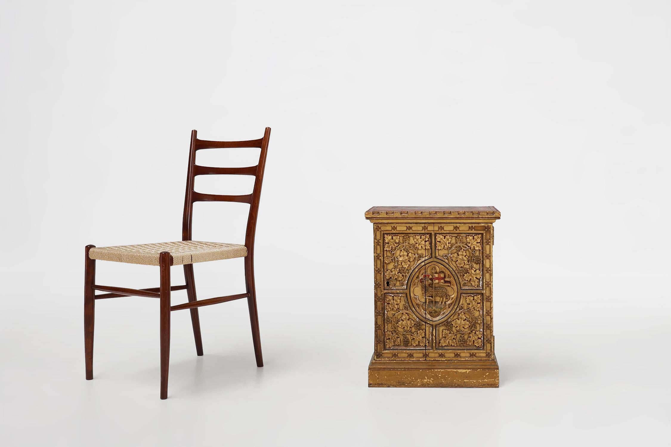 Belgium / 1850 / Tabernacle with Lamb of God, Bruges / wood / religious / antique

Tabernacle with Lamb of God found in Bruges, Belgium. Crafted around 1850 in wood with gold and red finish. The door has a large oval medallion with a double edge