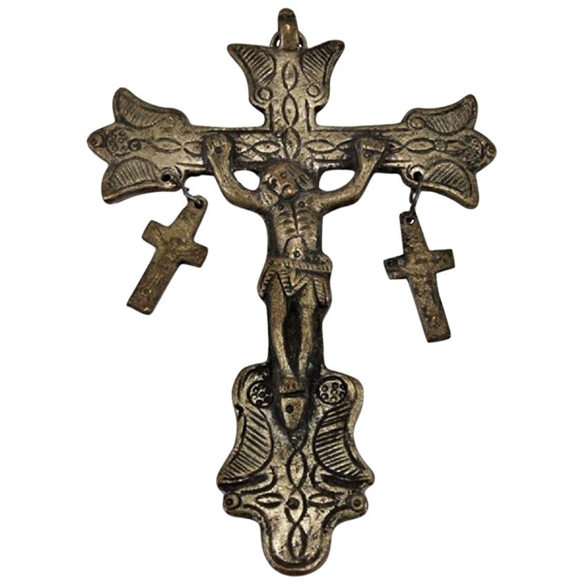 Reliquary Bronze Crucifix Pendant with Two Lateral Crosses, Italy, 17th Century For Sale