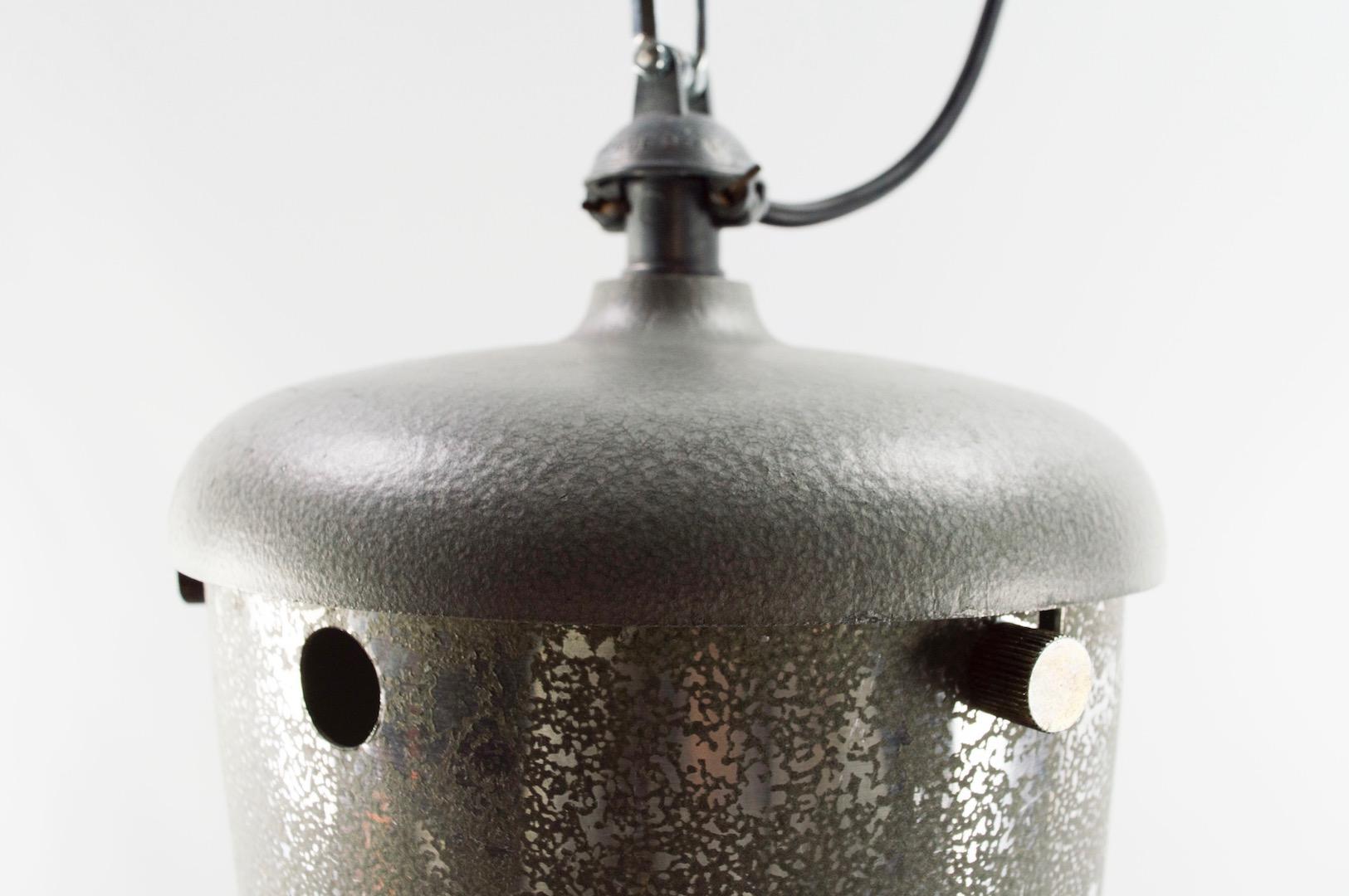 Industrial light pendant RELUMA
Beautiful old and stylish black enamel RELUMA (made in Belgium) factory lamps from the 1950s/60s. These large Reluma industrial hanging lamps come from France. The lamps have minor signs of age and use and are in