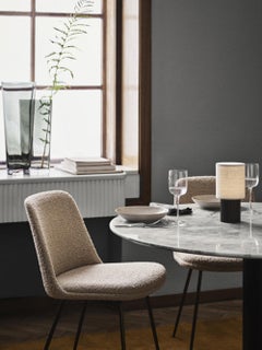 Sedia Rely HW9 con base bronzata. Karakorum 003, di Hee Welling per &Tradition