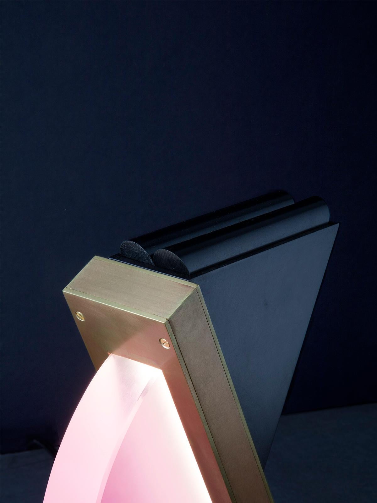 XXIe siècle et contemporain Rests Light en acier noirci et marbre en collaboration avec Bianco Light en vente
