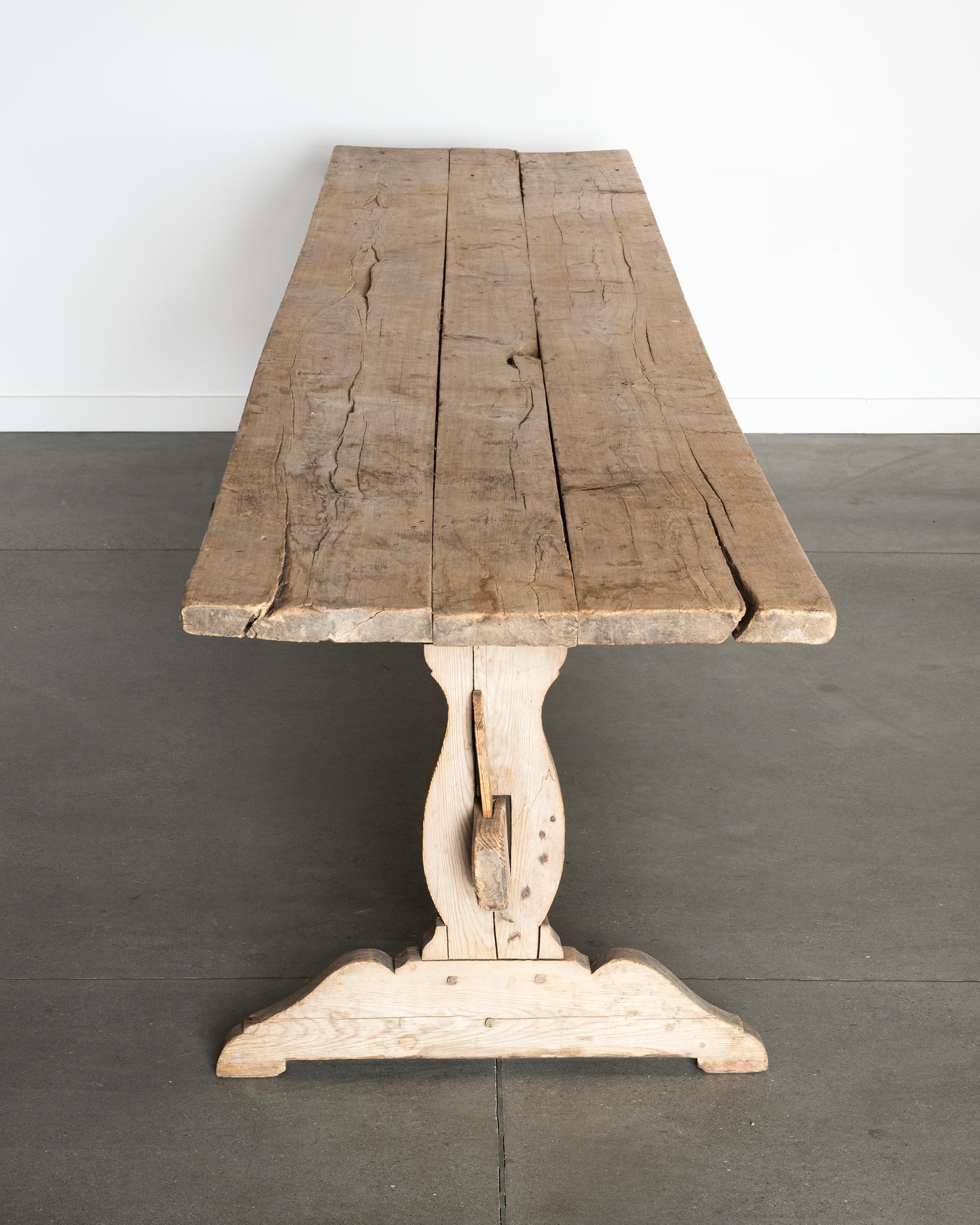 Remarkable 18th Century Swedish trestle Table In Good Condition For Sale In Mjöhult, SE