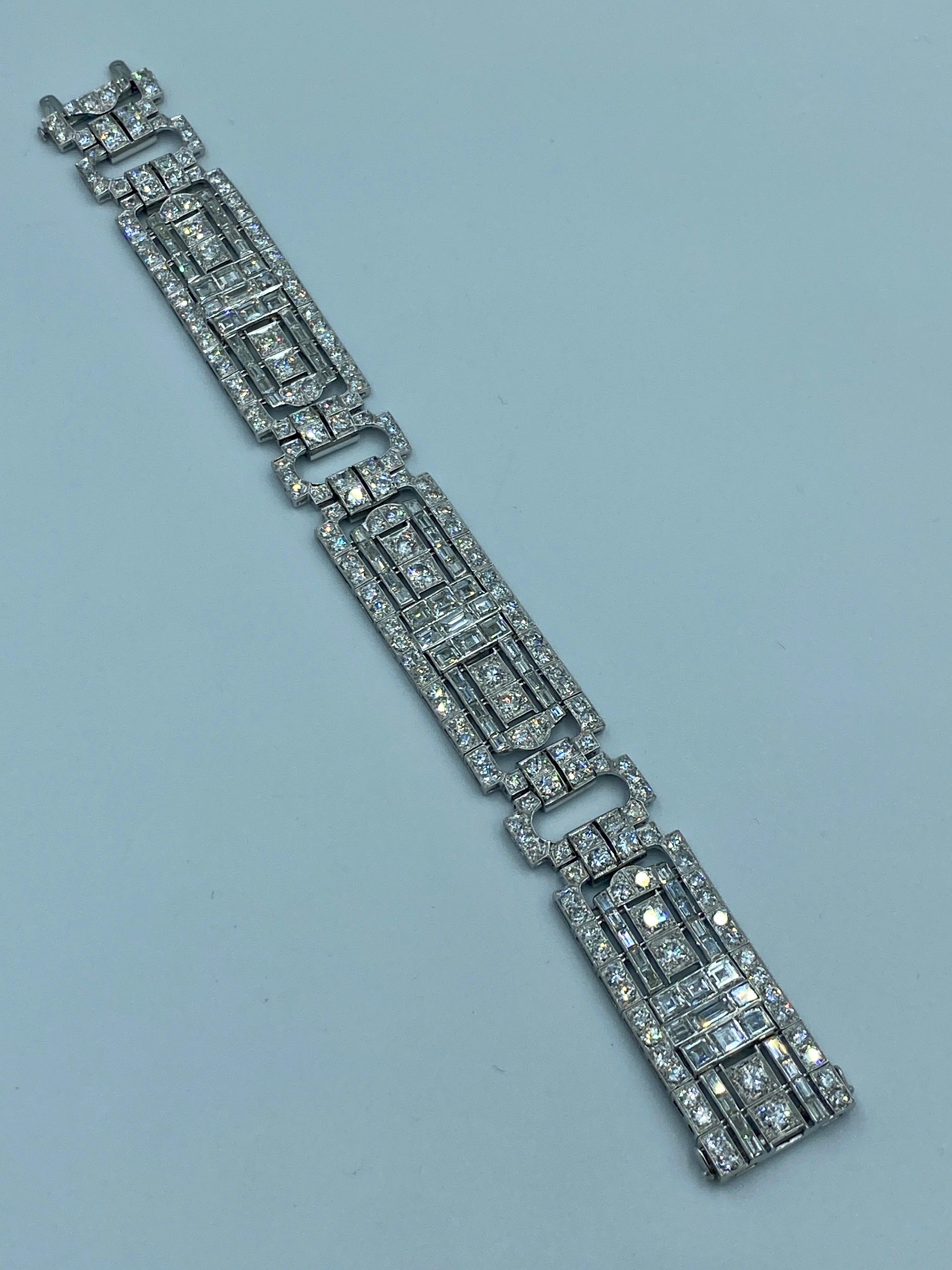 Remarquable bracelet Art déco français des années 1940 en platine et diamants Bon état - En vente à London, GB