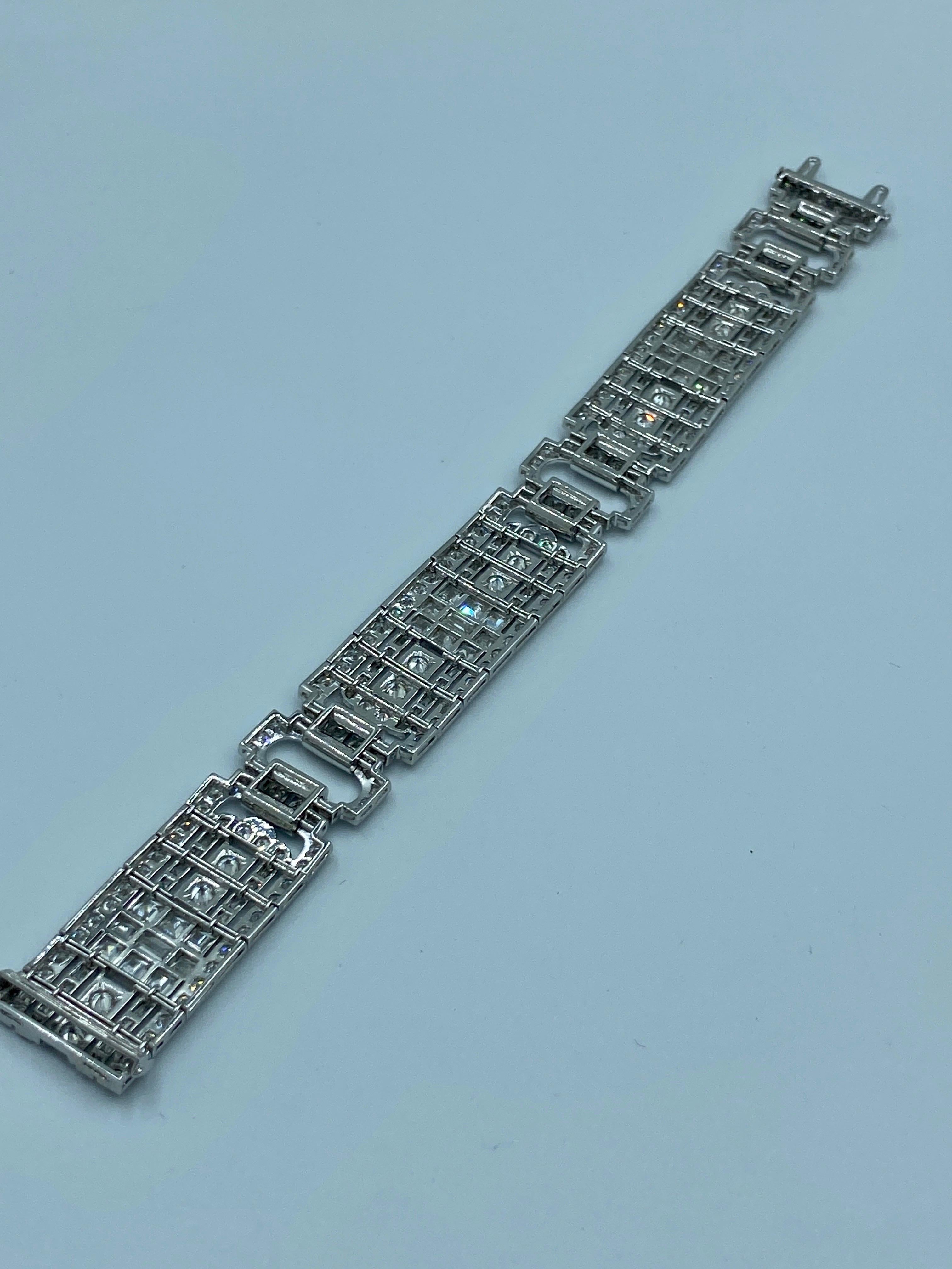 Remarquable bracelet Art déco français des années 1940 en platine et diamants Unisexe en vente