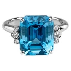 Anello con topazio naturale taglio smeraldo da 7 carati "Costa Azzurra" e 6 diamanti in oro 18 carati