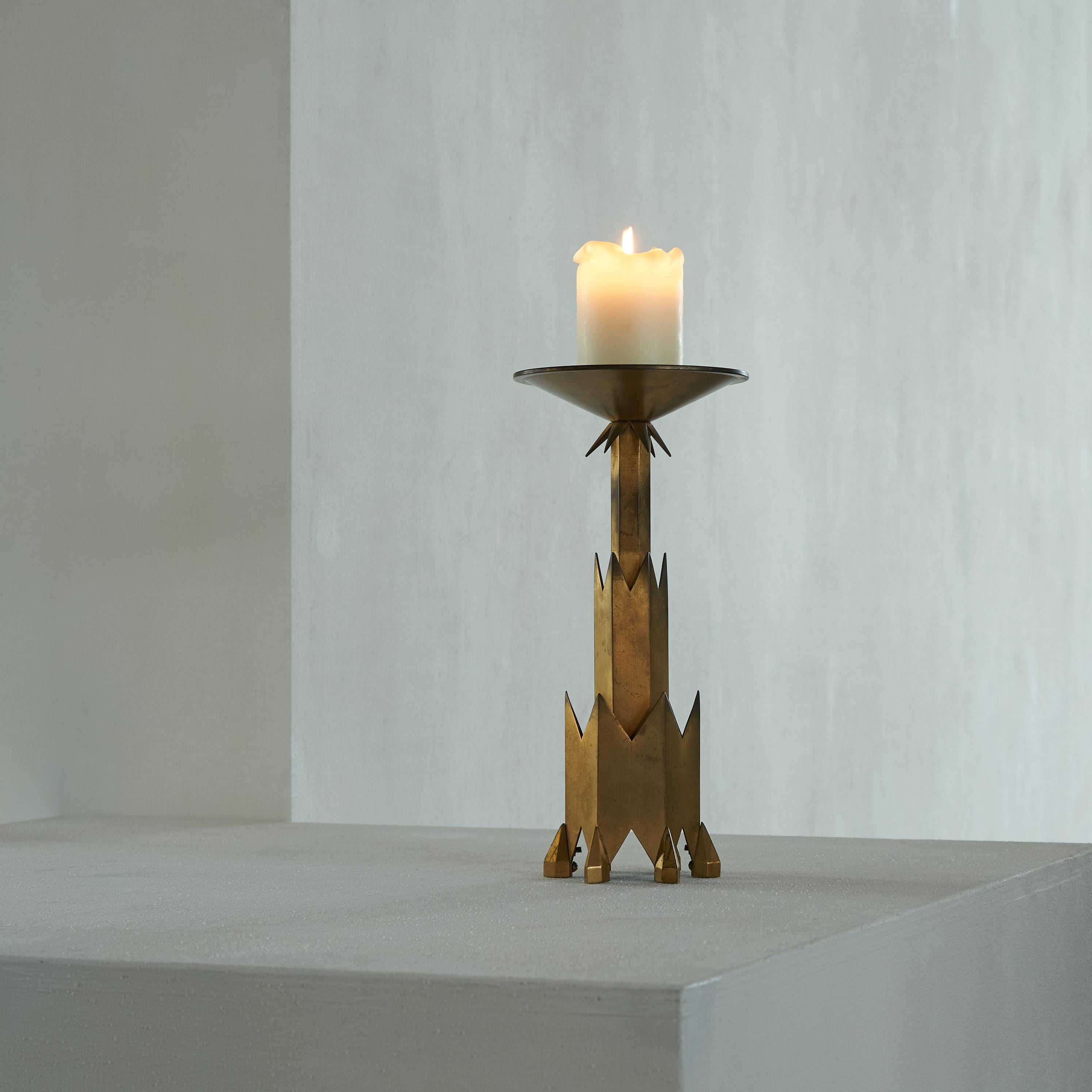 Remarkable Art Deco candle holder in patinated brass, first half of the 20th century.

A beautiful and sizeable candle holder with a remarkable Art Deco design. This candle holder is a beautiful piece of art deco design. Sharp and pointed and rich