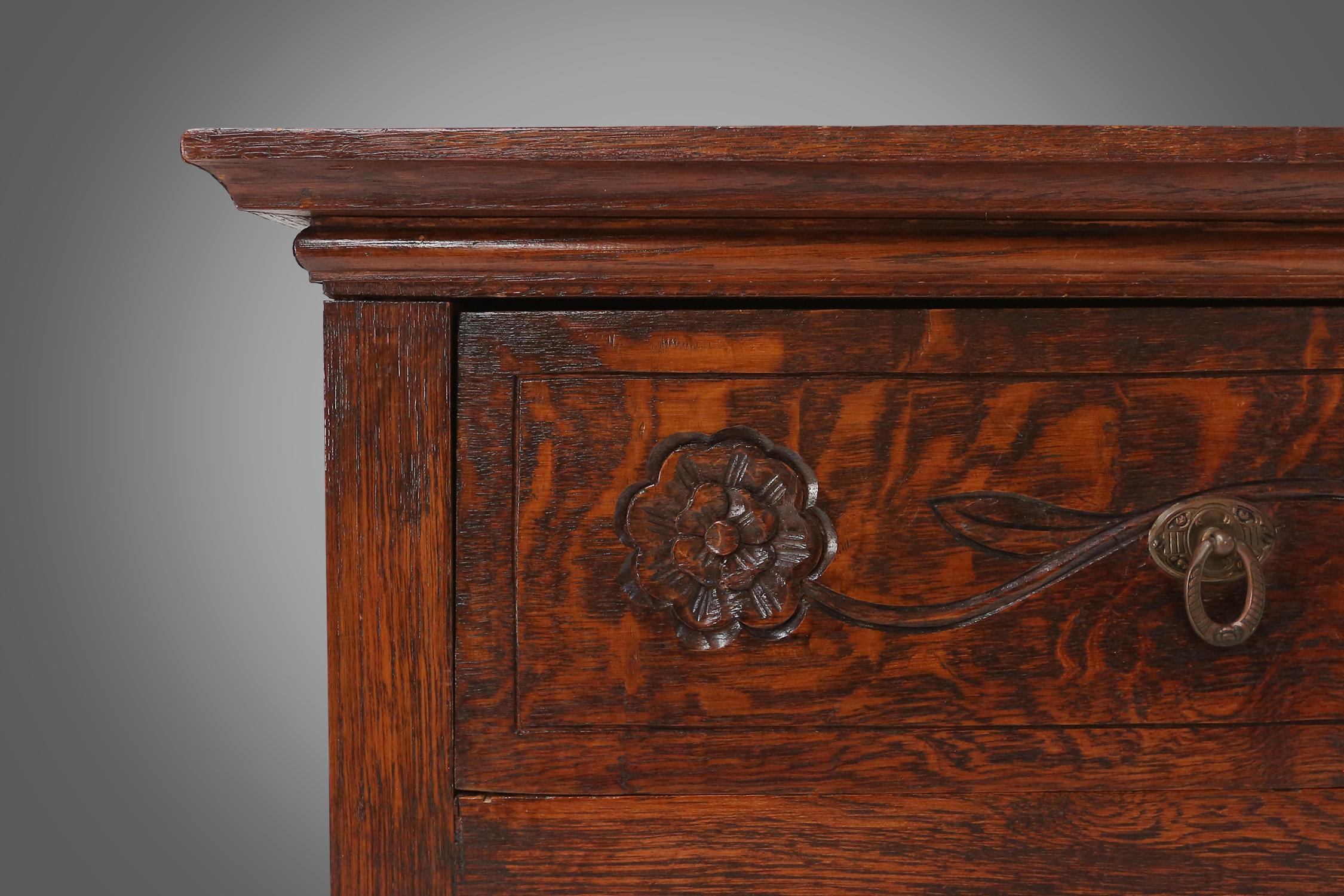 Remarquable armoire Art Nouveau en Oak avec porte en verre vert, France, 1910 en vente 6