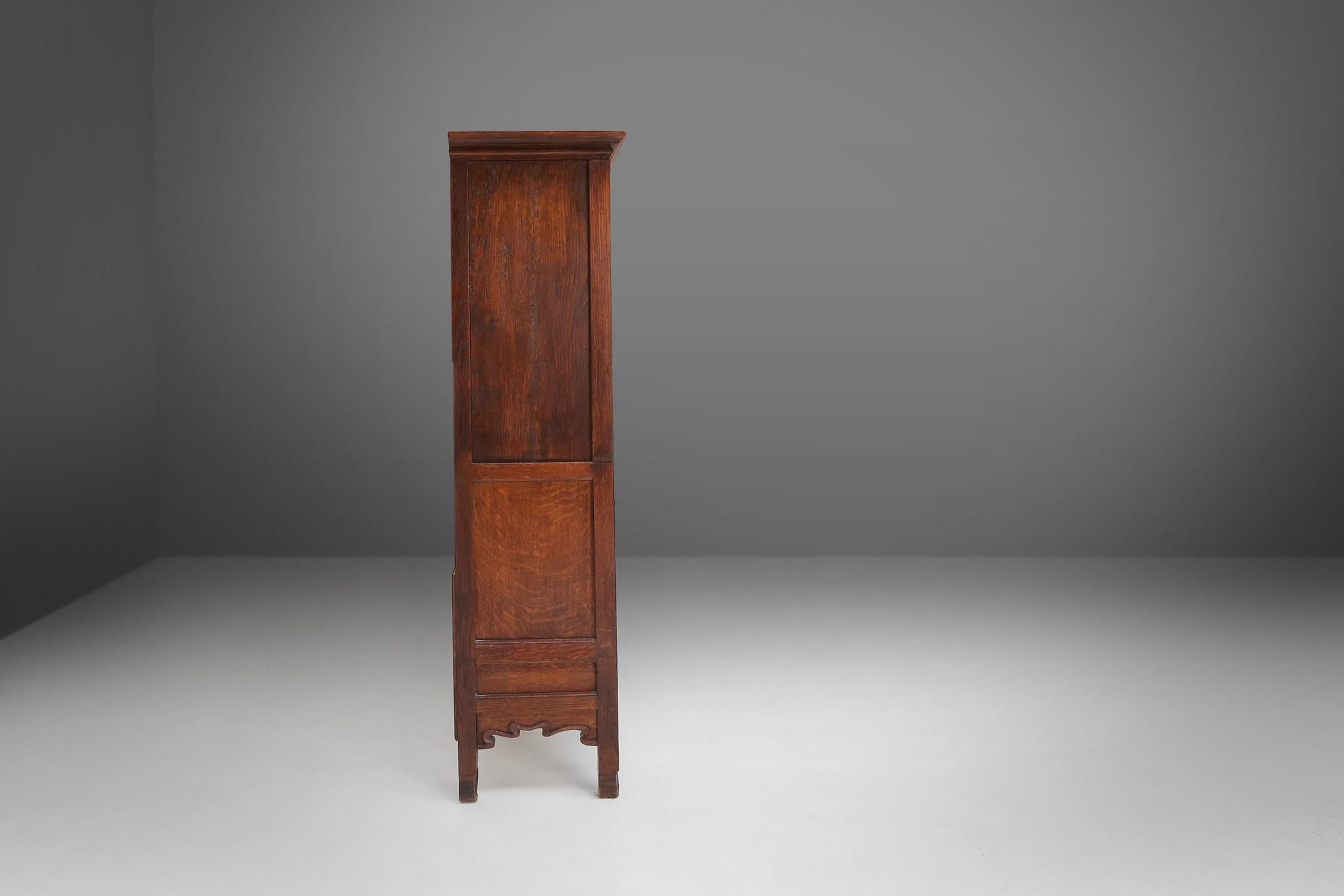 Remarkable Art Nouveau cabinet in oak with green glass door, France, 1910 For Sale 9