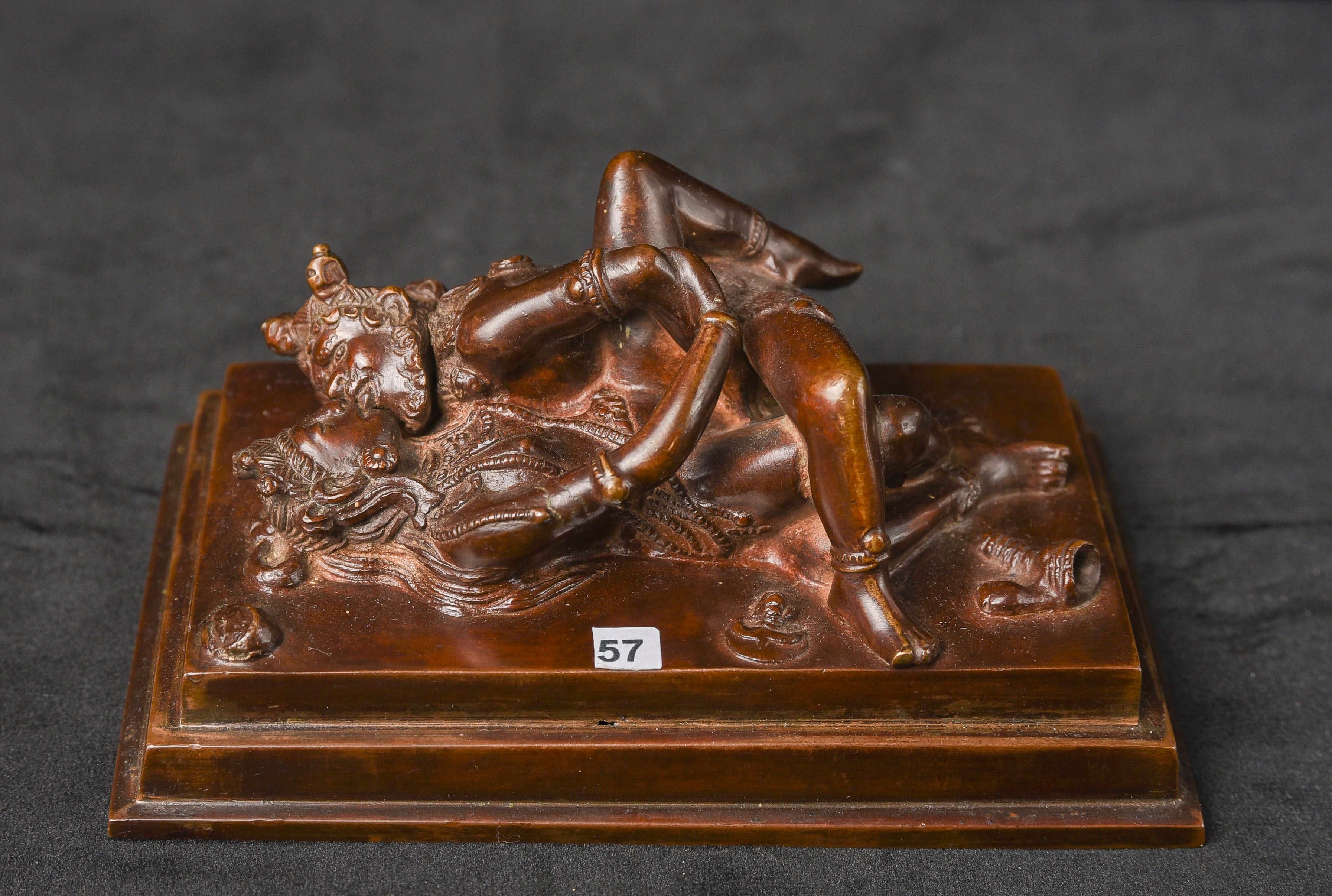 Remarquable boîte en bronze bouddhiste tantrique du Tibet ou du Laos 9839 en vente 3