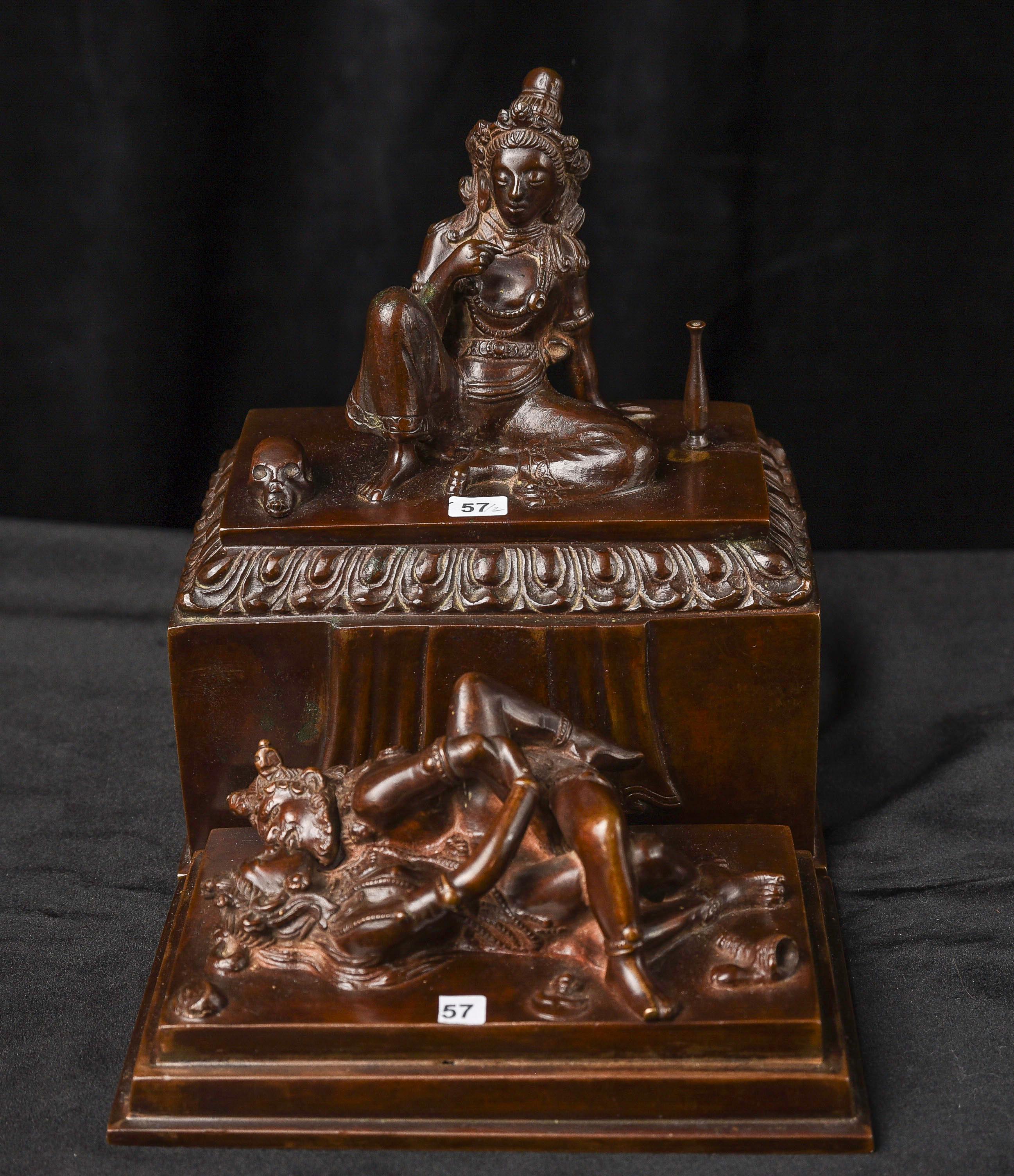 Remarquable boîte en bronze bouddhiste tantrique du Tibet ou du Laos 9839 en vente 8