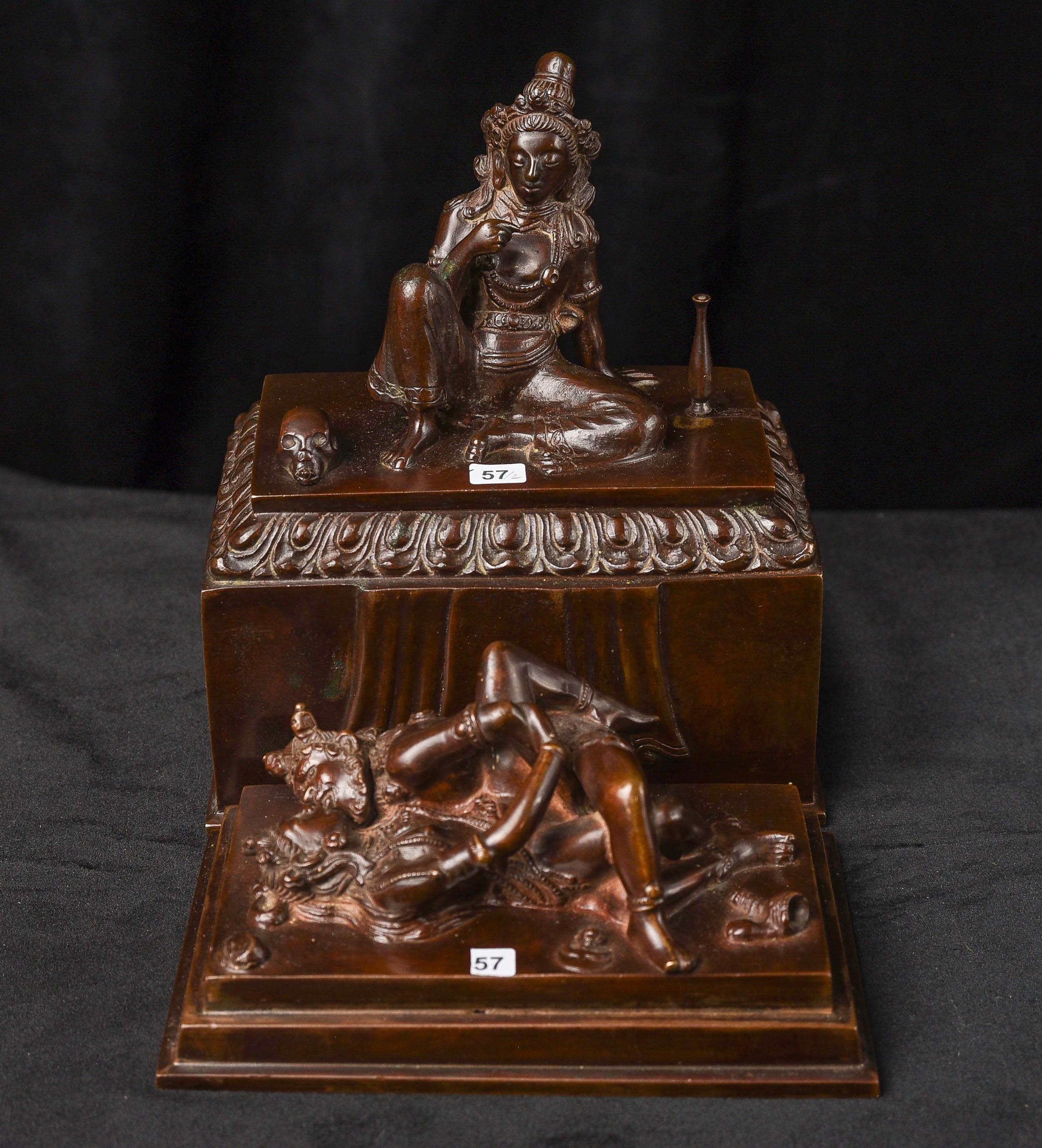Remarquable boîte en bronze bouddhiste tantrique du Tibet ou du Laos 9839 en vente 9