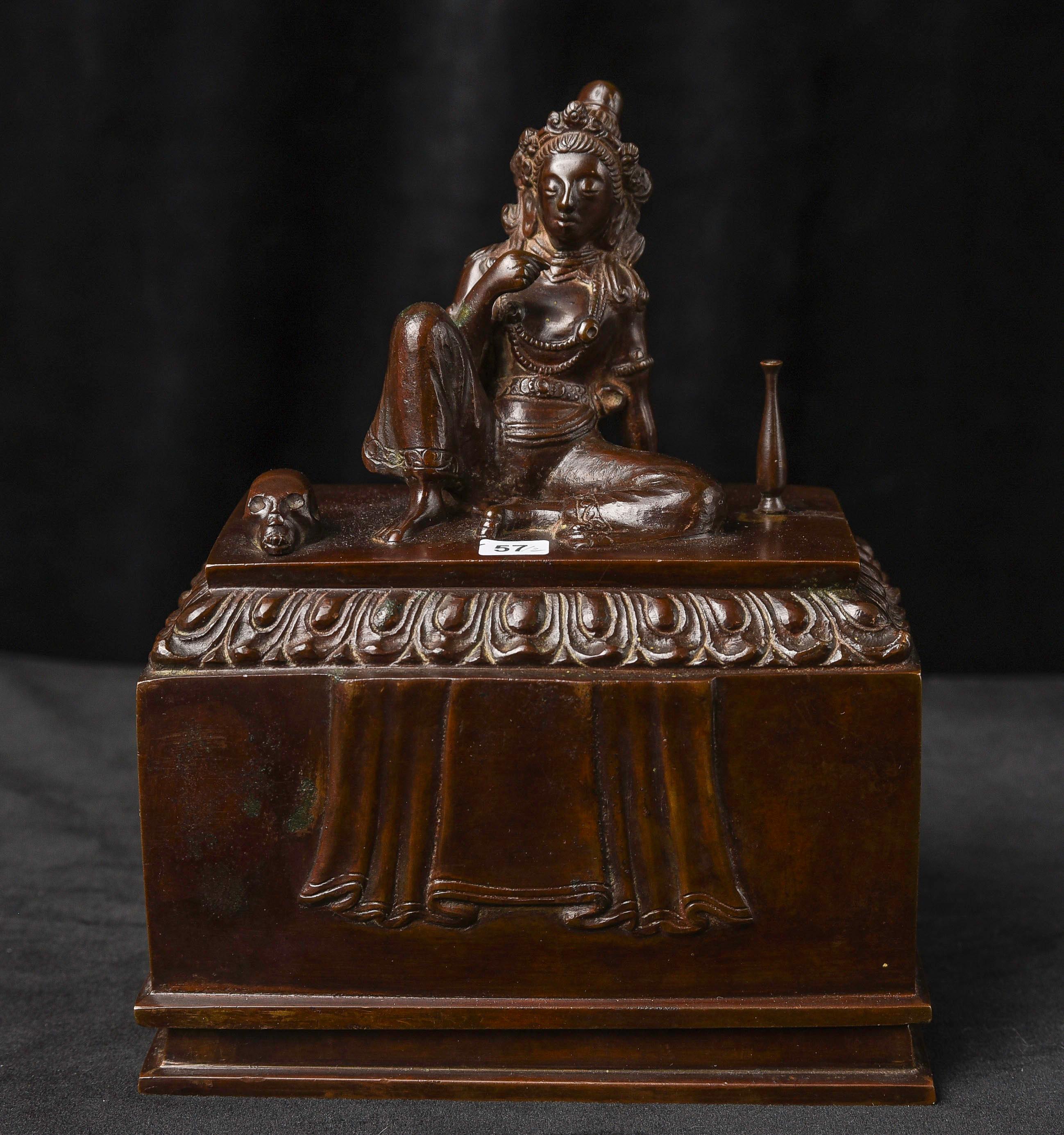 Remarquable boîte en bronze bouddhiste tantrique du Tibet ou du Laos 9839 en vente 10