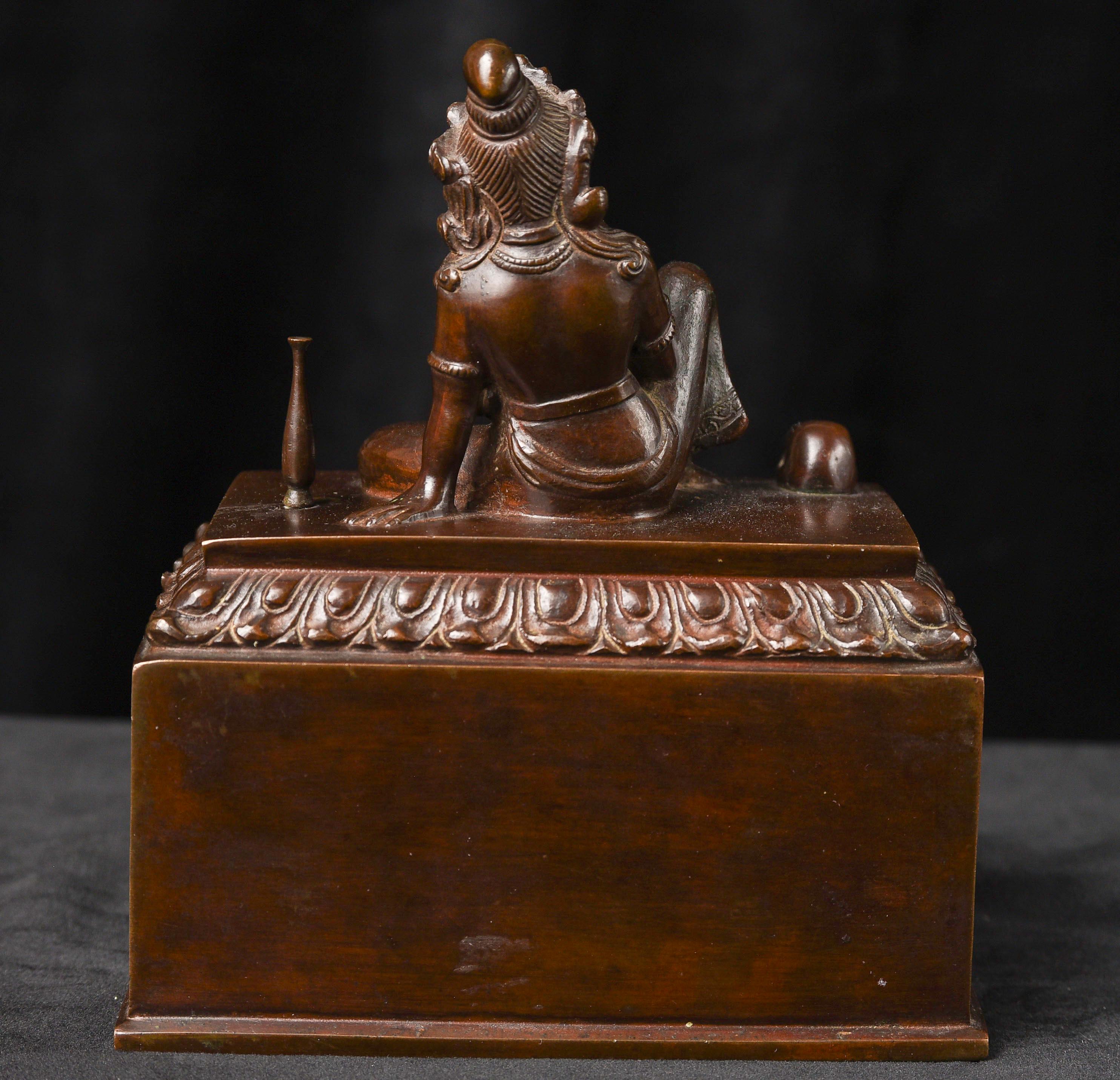 Laotien Remarquable boîte en bronze bouddhiste tantrique du Tibet ou du Laos 9839 en vente