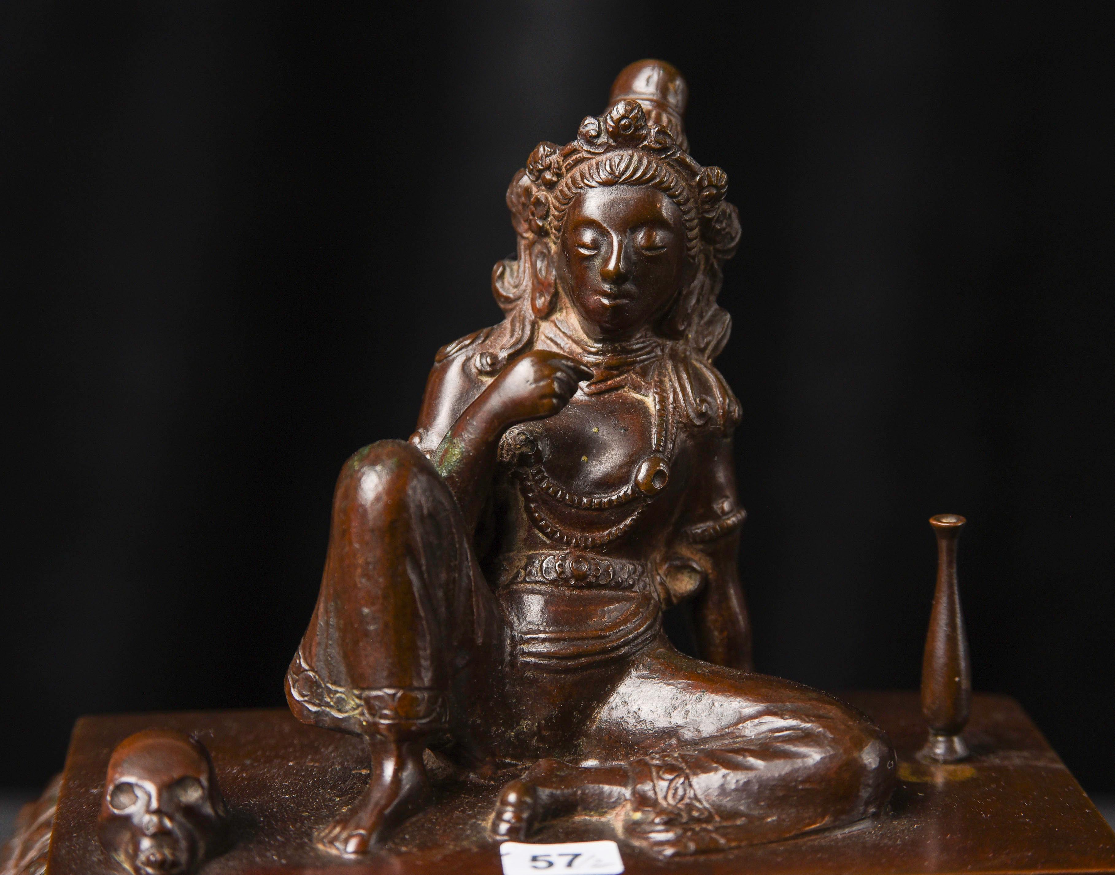 Remarquable boîte en bronze bouddhiste tantrique du Tibet ou du Laos 9839 État moyen - En vente à Ukiah, CA