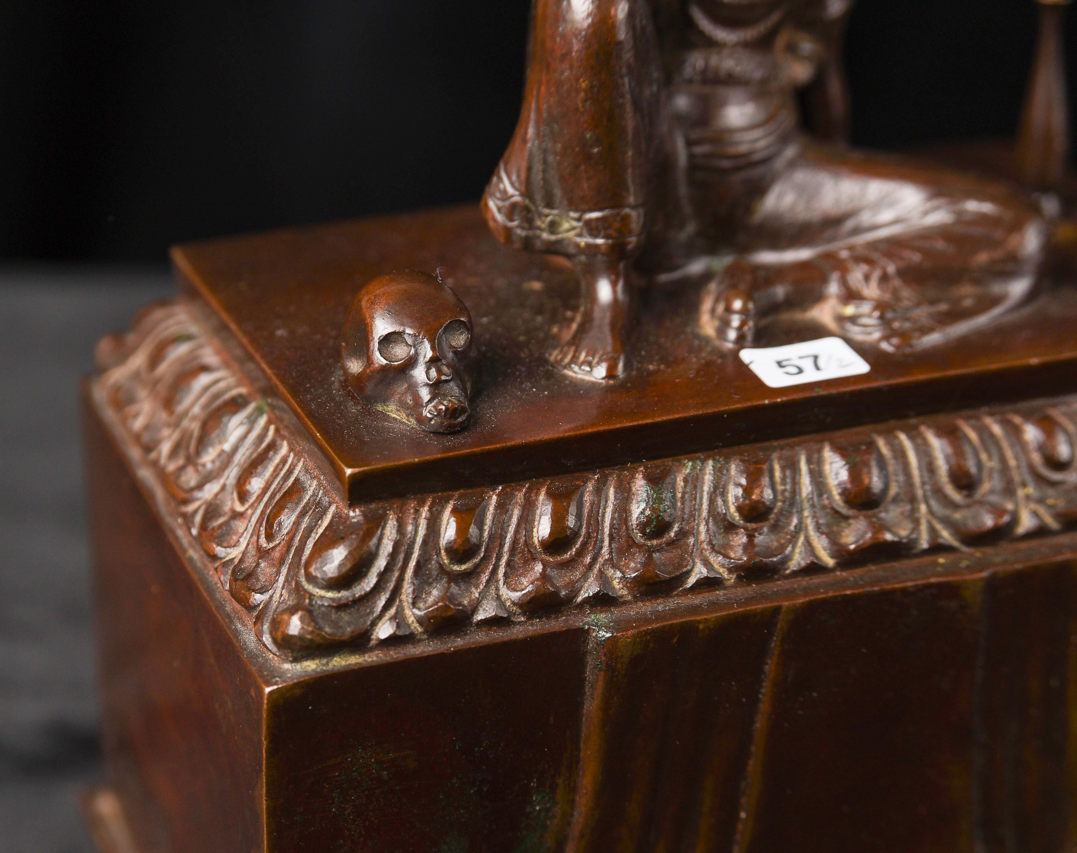 XIXe siècle Remarquable boîte en bronze bouddhiste tantrique du Tibet ou du Laos 9839 en vente