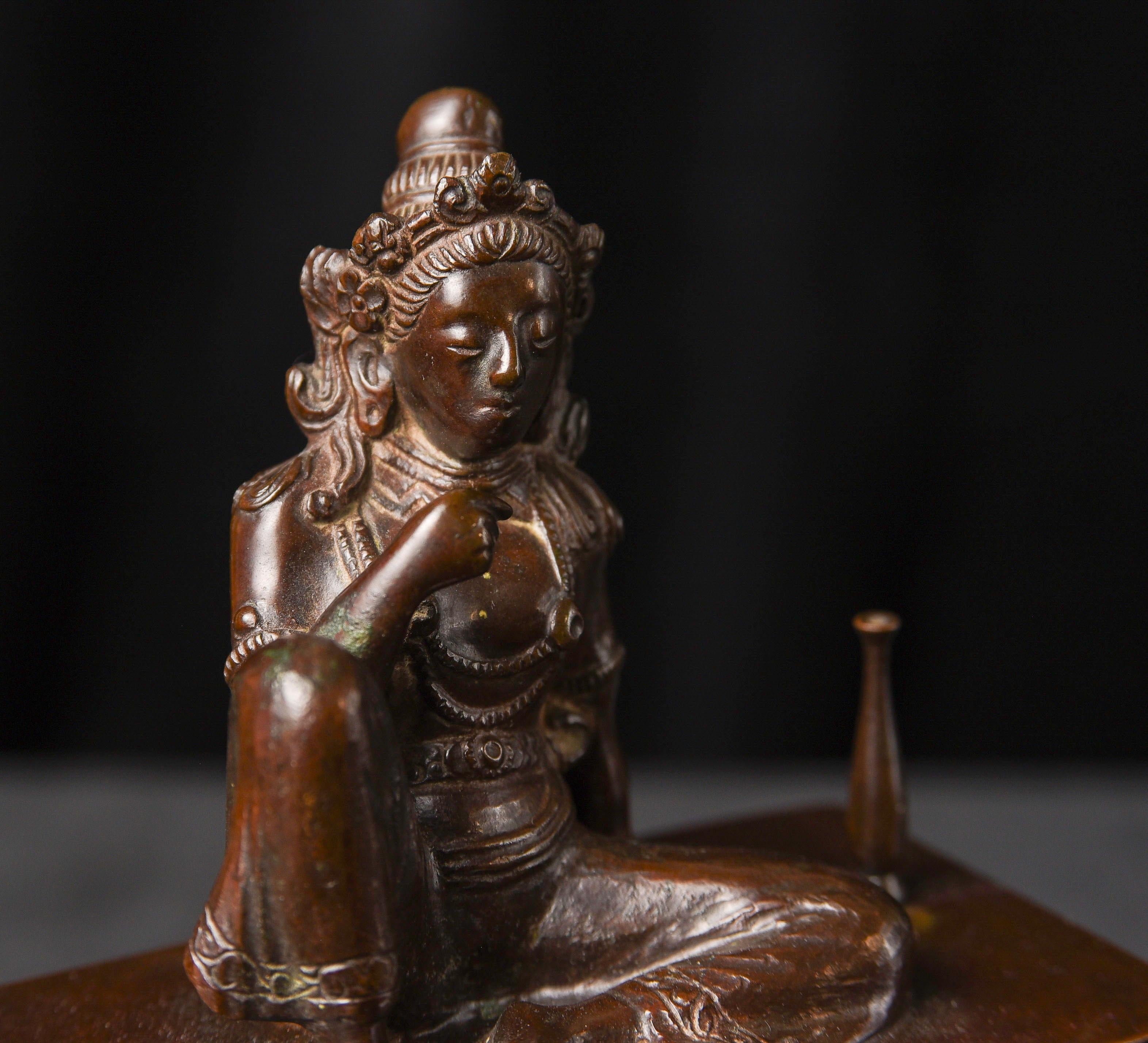 Bronze Remarquable boîte en bronze bouddhiste tantrique du Tibet ou du Laos 9839 en vente