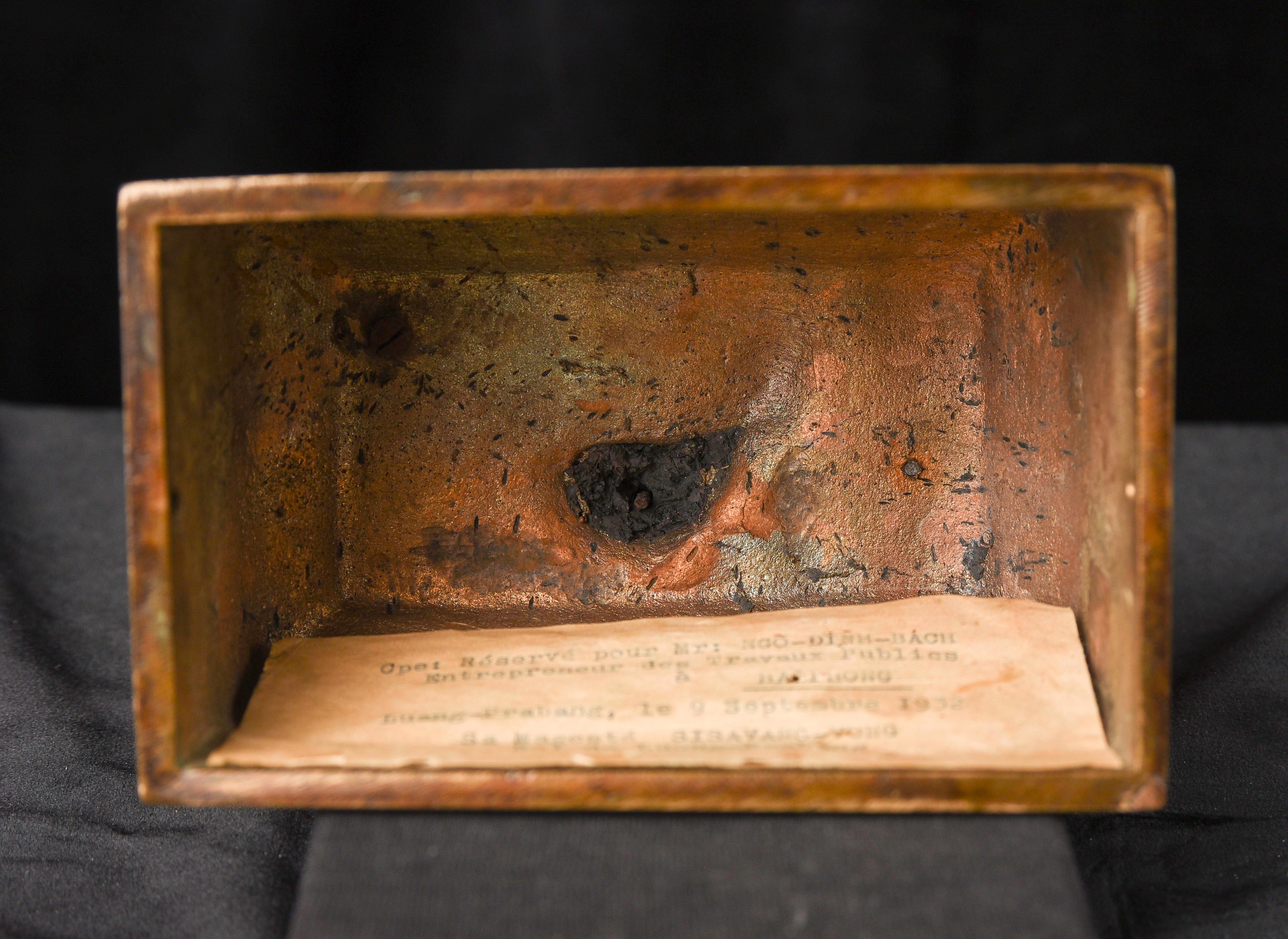 Remarquable boîte en bronze bouddhiste tantrique du Tibet ou du Laos 9839 en vente 1