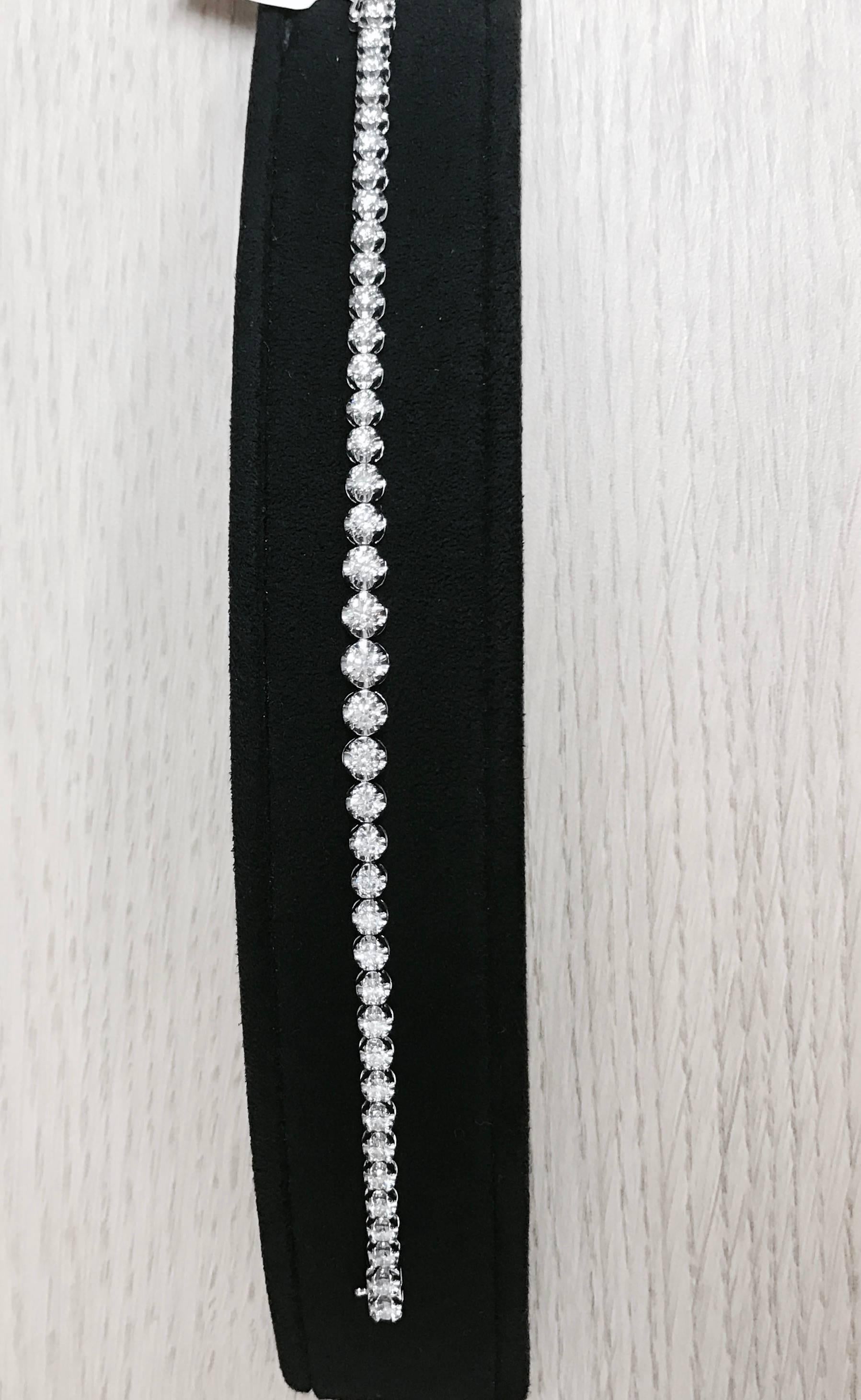 Remarkable Diamond White Gold Tennis Bracelet In New Condition In New York, NY