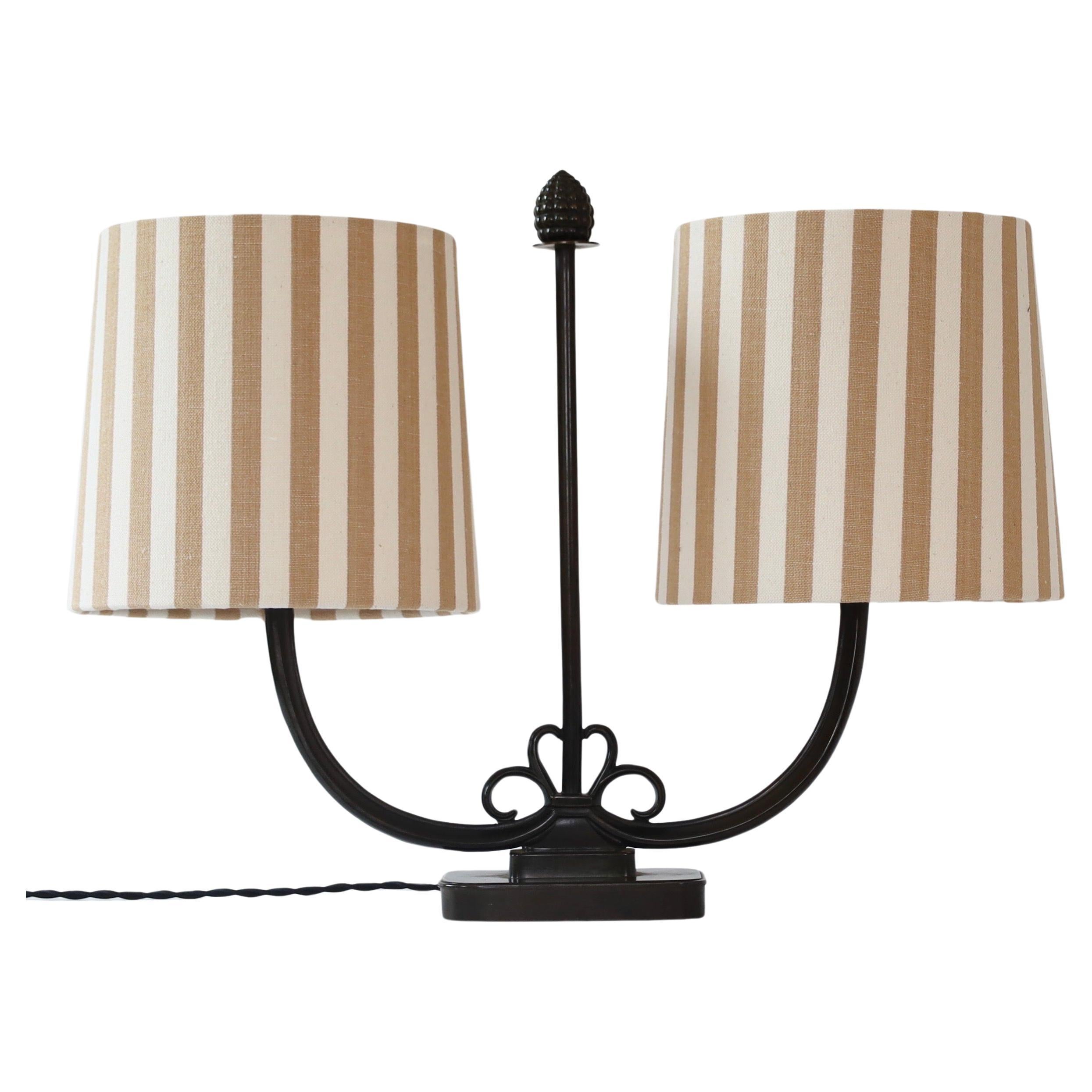 Bemerkenswerte Tischlampe mit zwei Schirmen von Just Andersen, 1930er Jahre, Dänemark
