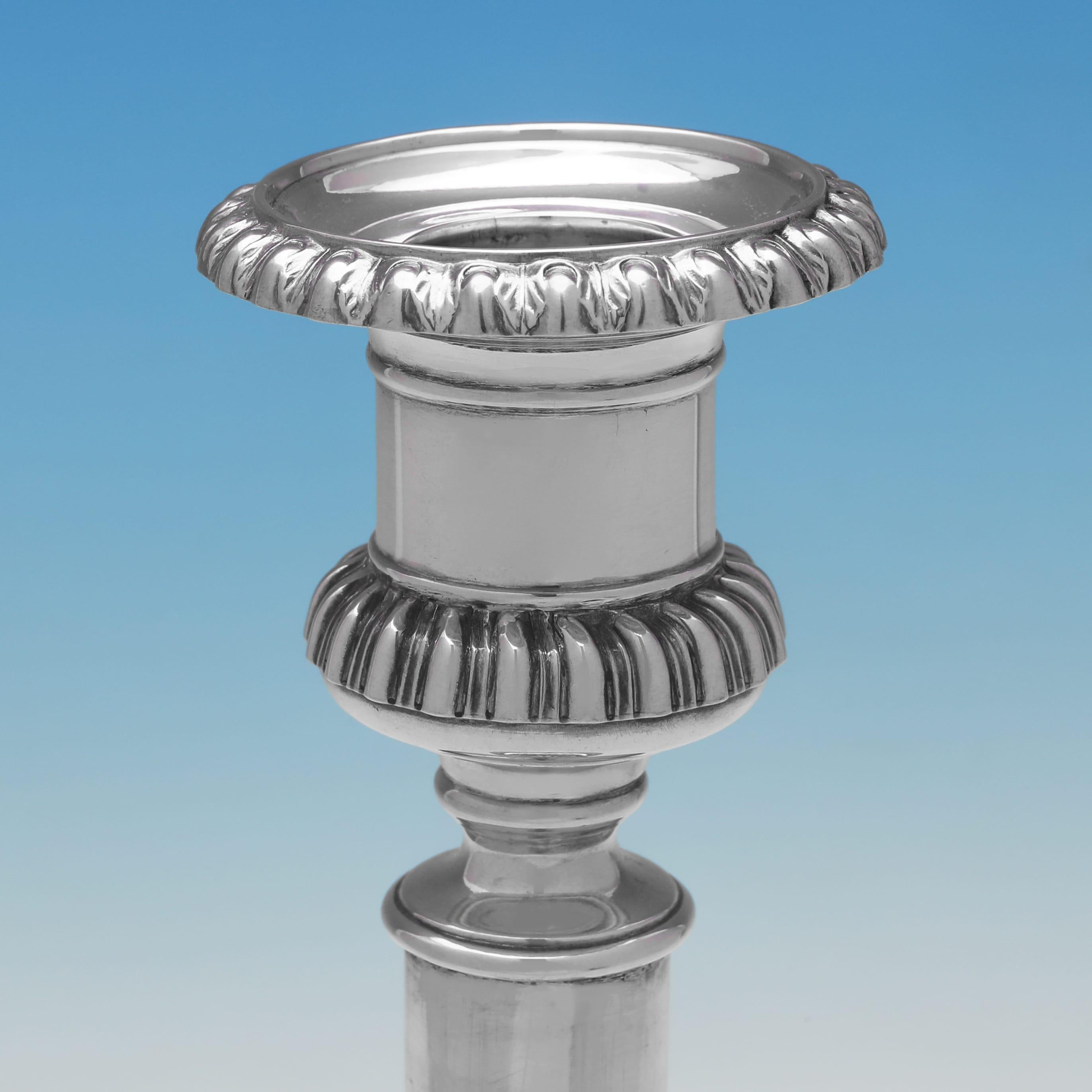 Argento 925 Notevoli candelieri telescopici in argento di George III di John Roberts & Co., 1814 in vendita