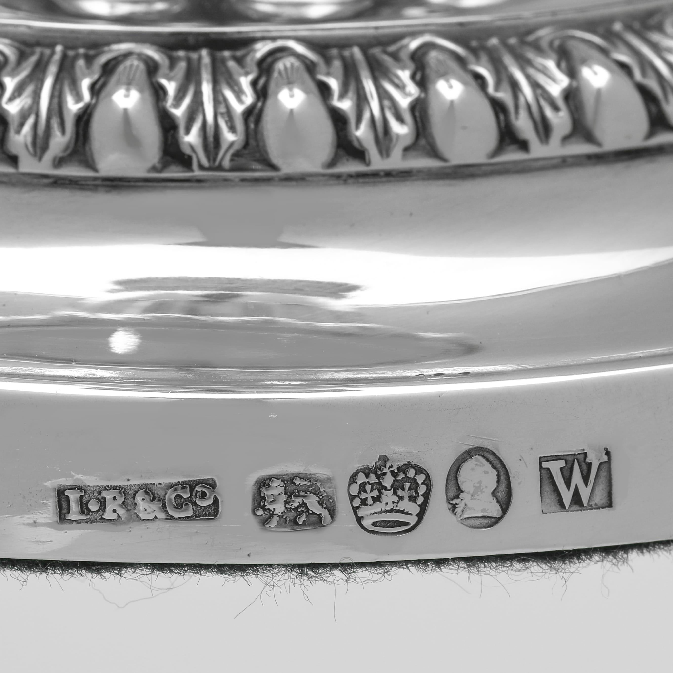 Notevoli candelieri telescopici in argento di George III di John Roberts & Co., 1814 in vendita 2