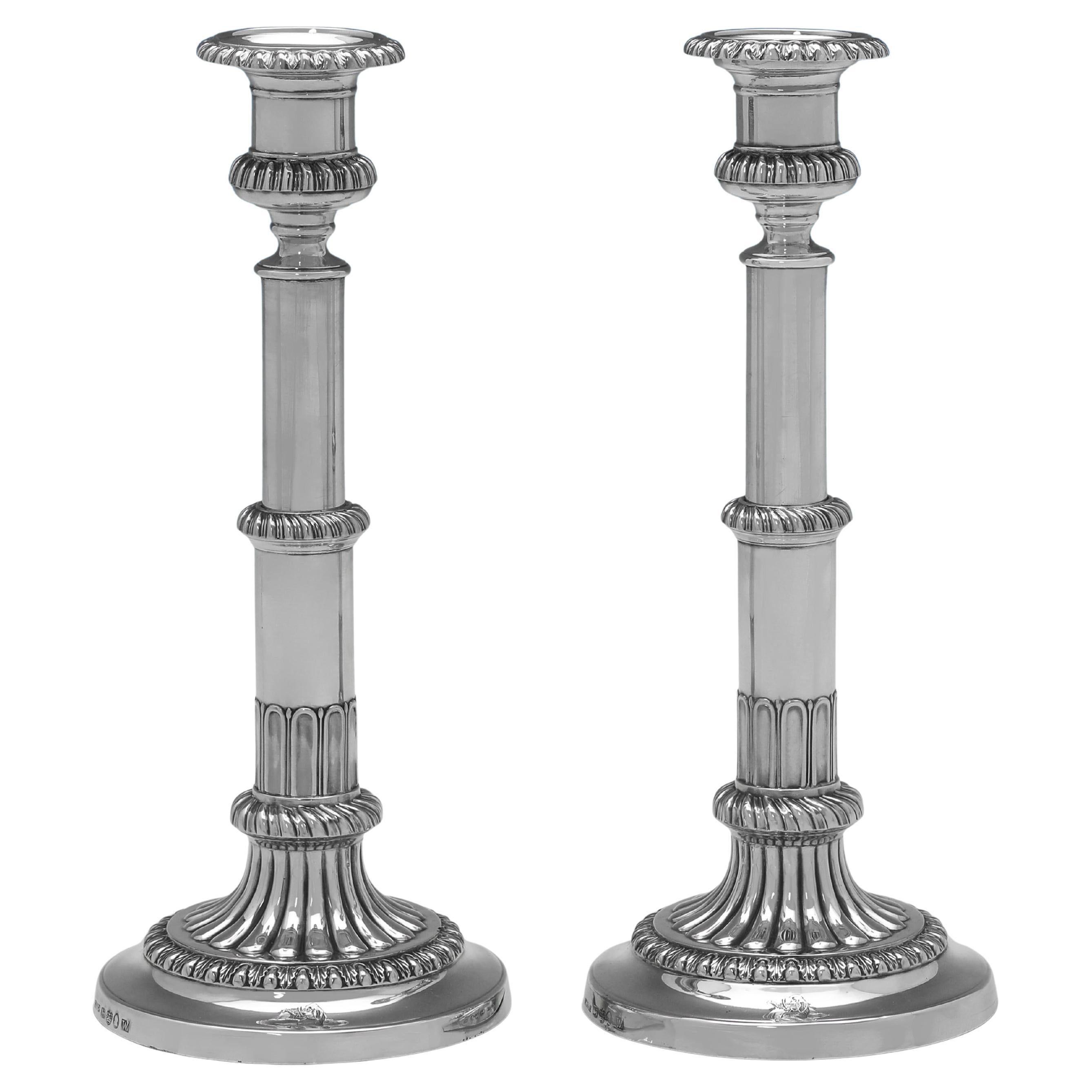 Notevoli candelieri telescopici in argento di George III di John Roberts & Co., 1814 in vendita