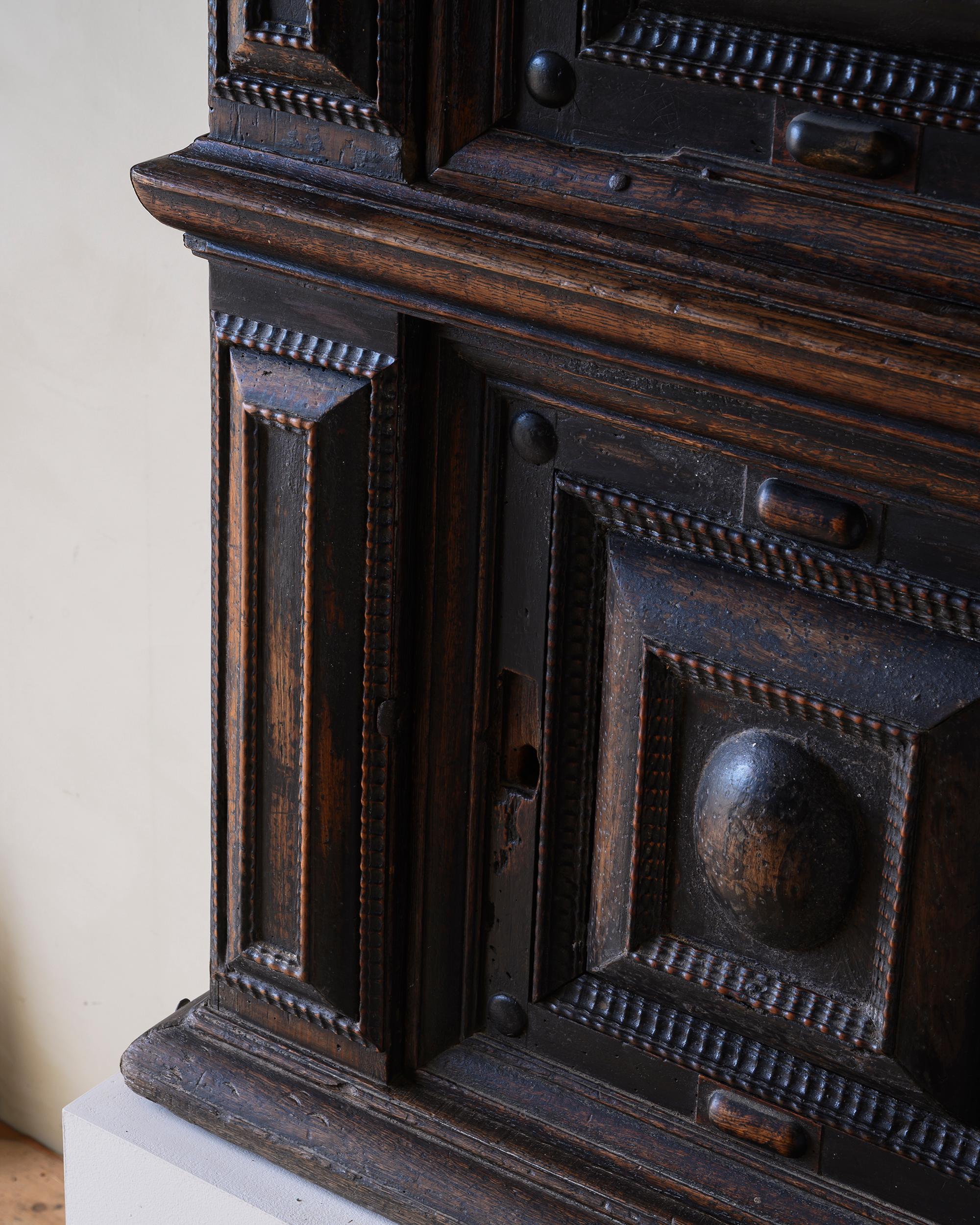 Remarquable cabinet baroque suédois de la fin du XVIIe siècle Bon état - En vente à Bozeman, MT