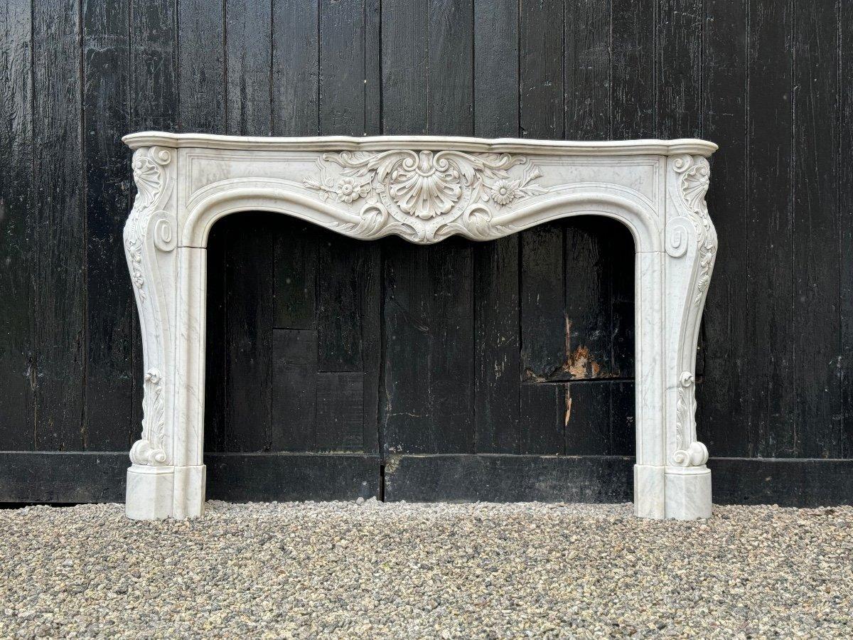 French Remarkable Louis XV Style Fireplace In White Carrara Marble Circa 1880 For Sale