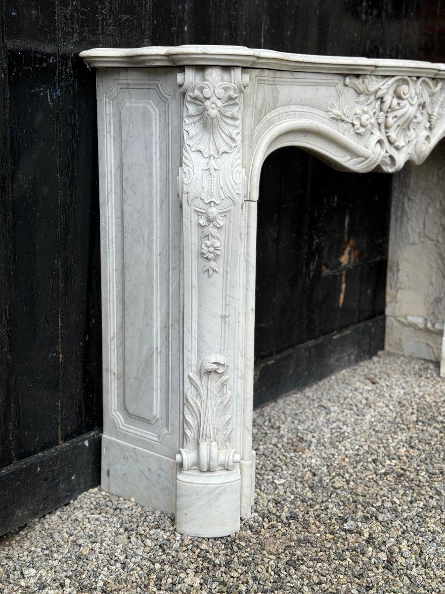 Remarkable Louis XV Style Fireplace In White Carrara Marble Circa 1880 For Sale 2