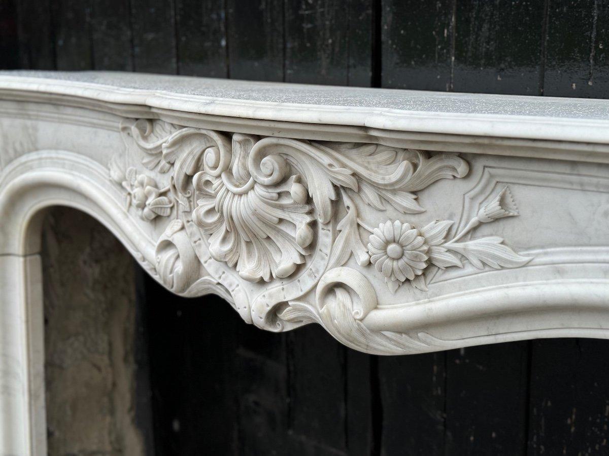 Remarkable Louis XV Style Fireplace In White Carrara Marble Circa 1880 For Sale 3