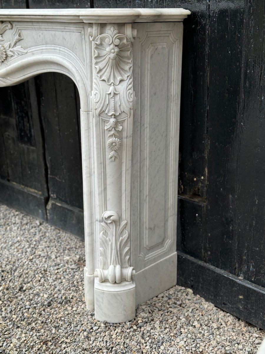 Remarkable Louis XV Style Fireplace In White Carrara Marble Circa 1880 For Sale 4