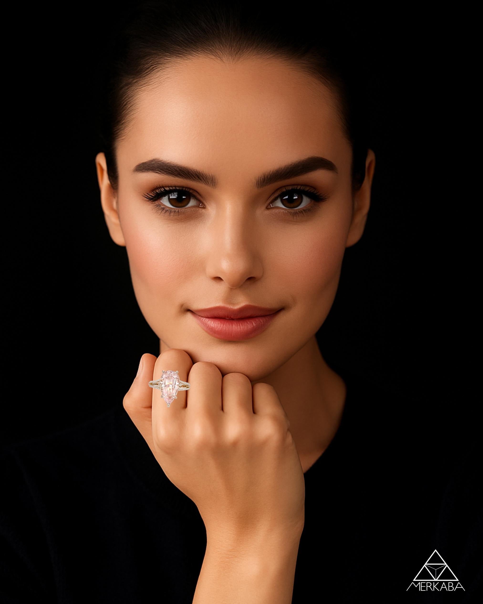 Contemporain Remarquable bague en or rose ornée de Morganite et de diamants - Le cadeau de luxe par excellence en vente