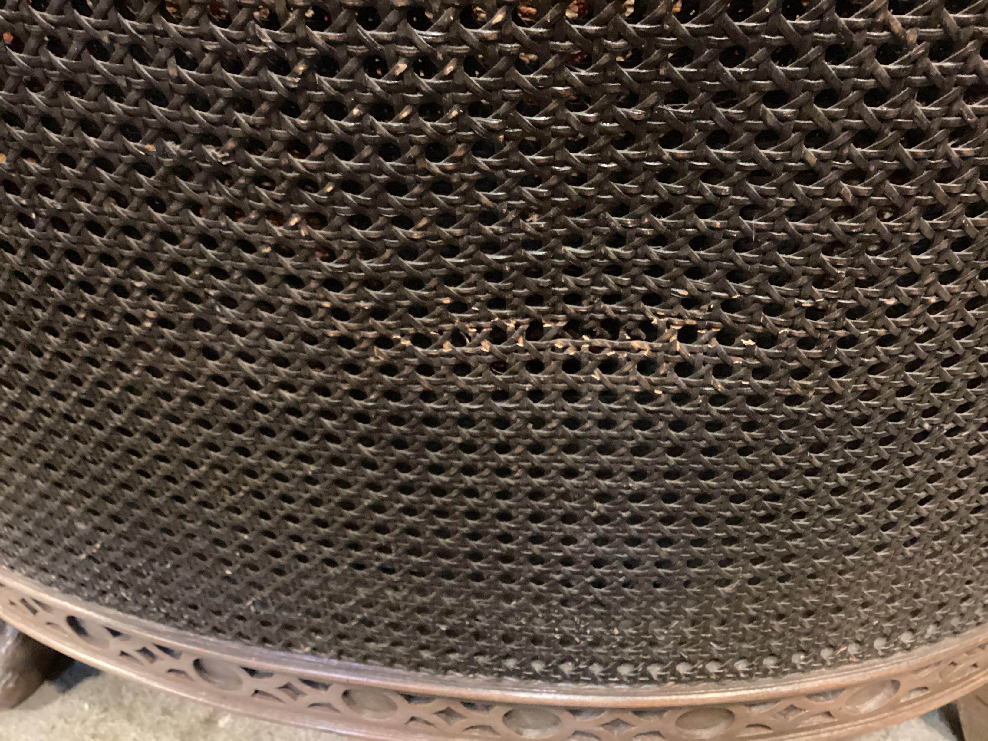 Remarquable paire de fauteuils club en rotin de style français en vente 11